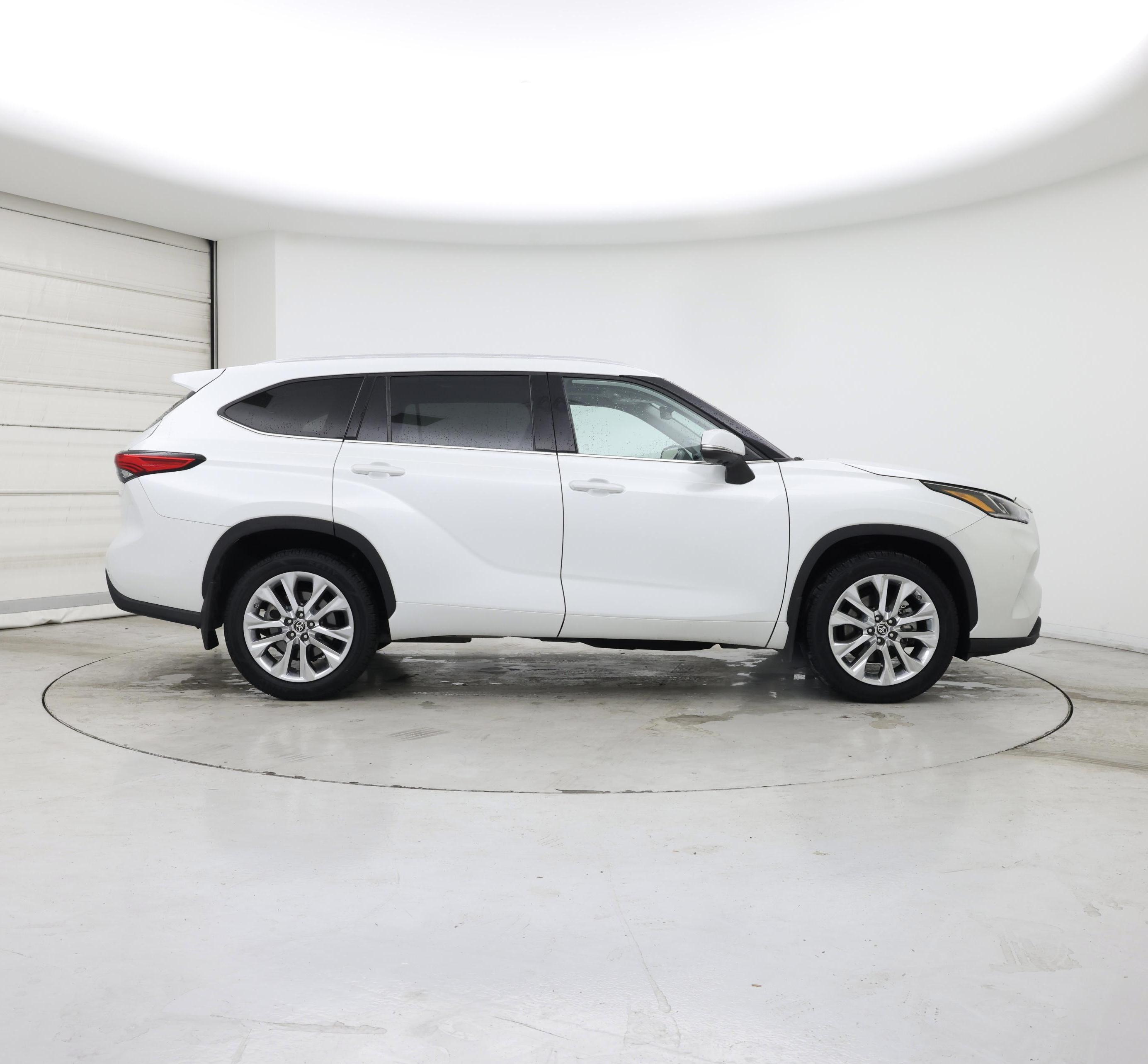 Thumbnail: 2023 Toyota Highlander - 7