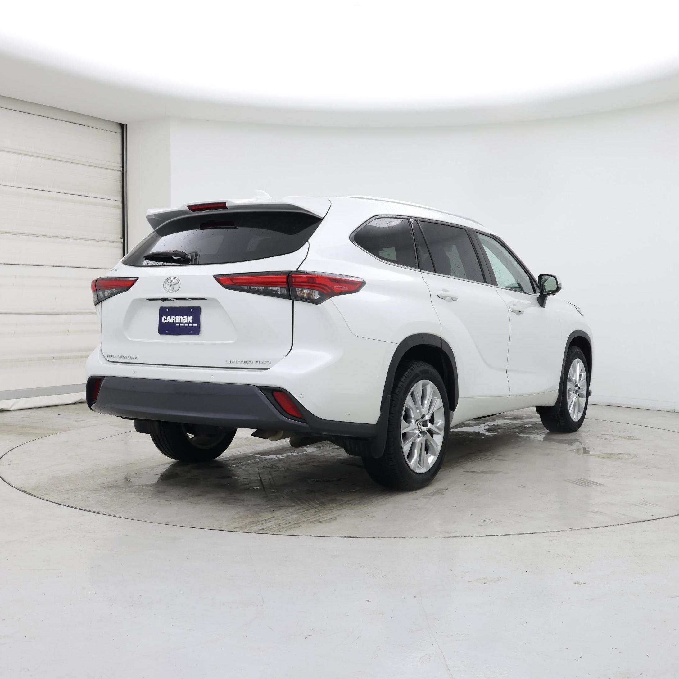 Thumbnail: 2023 Toyota Highlander - 8