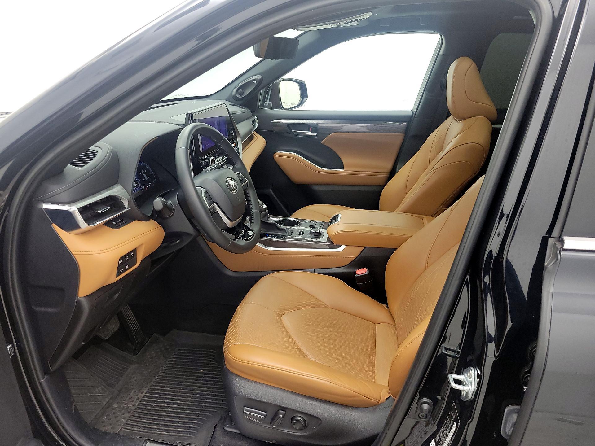 Thumbnail: 2024 Toyota Highlander - 11