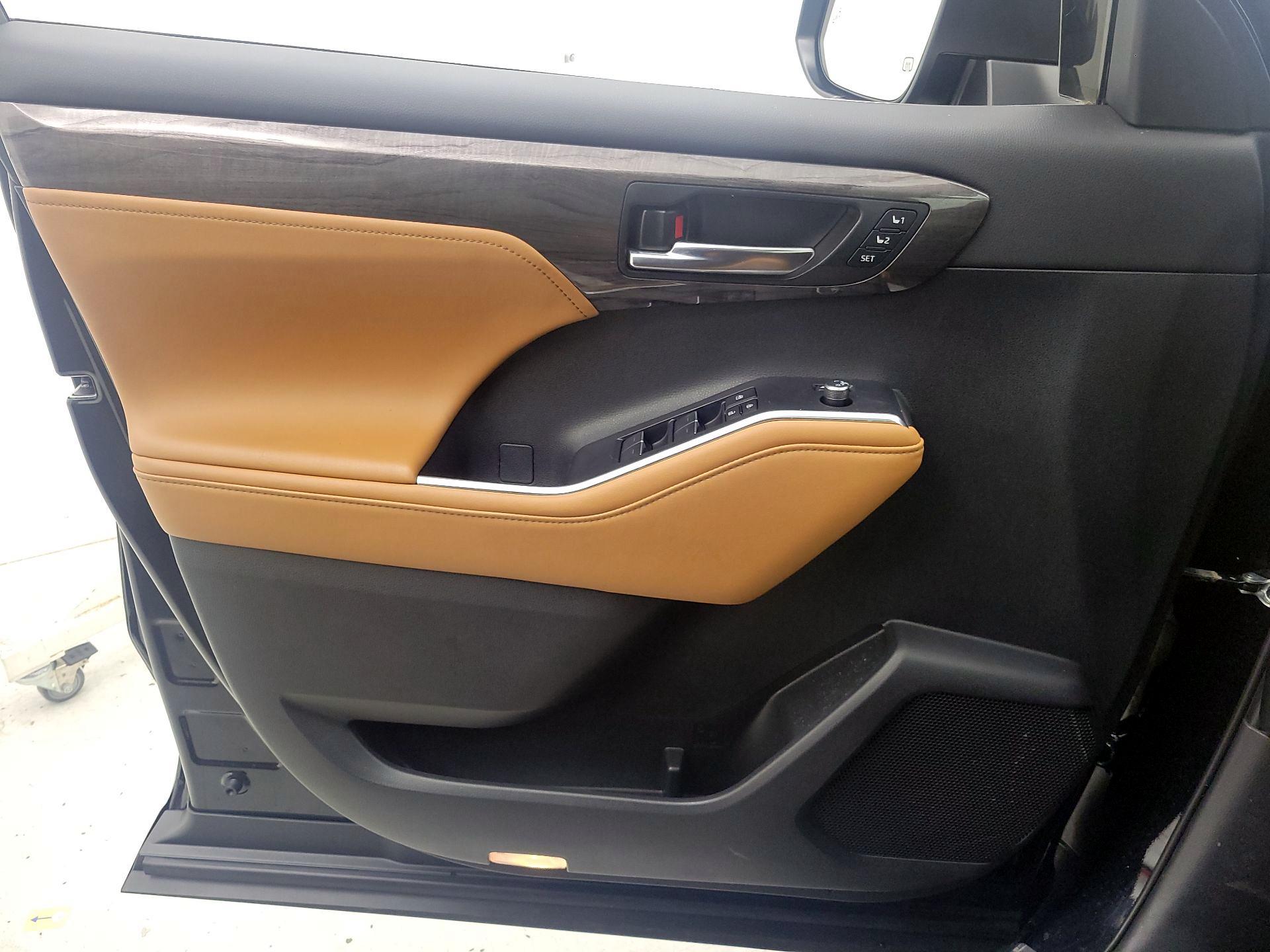 Thumbnail: 2024 Toyota Highlander - 12