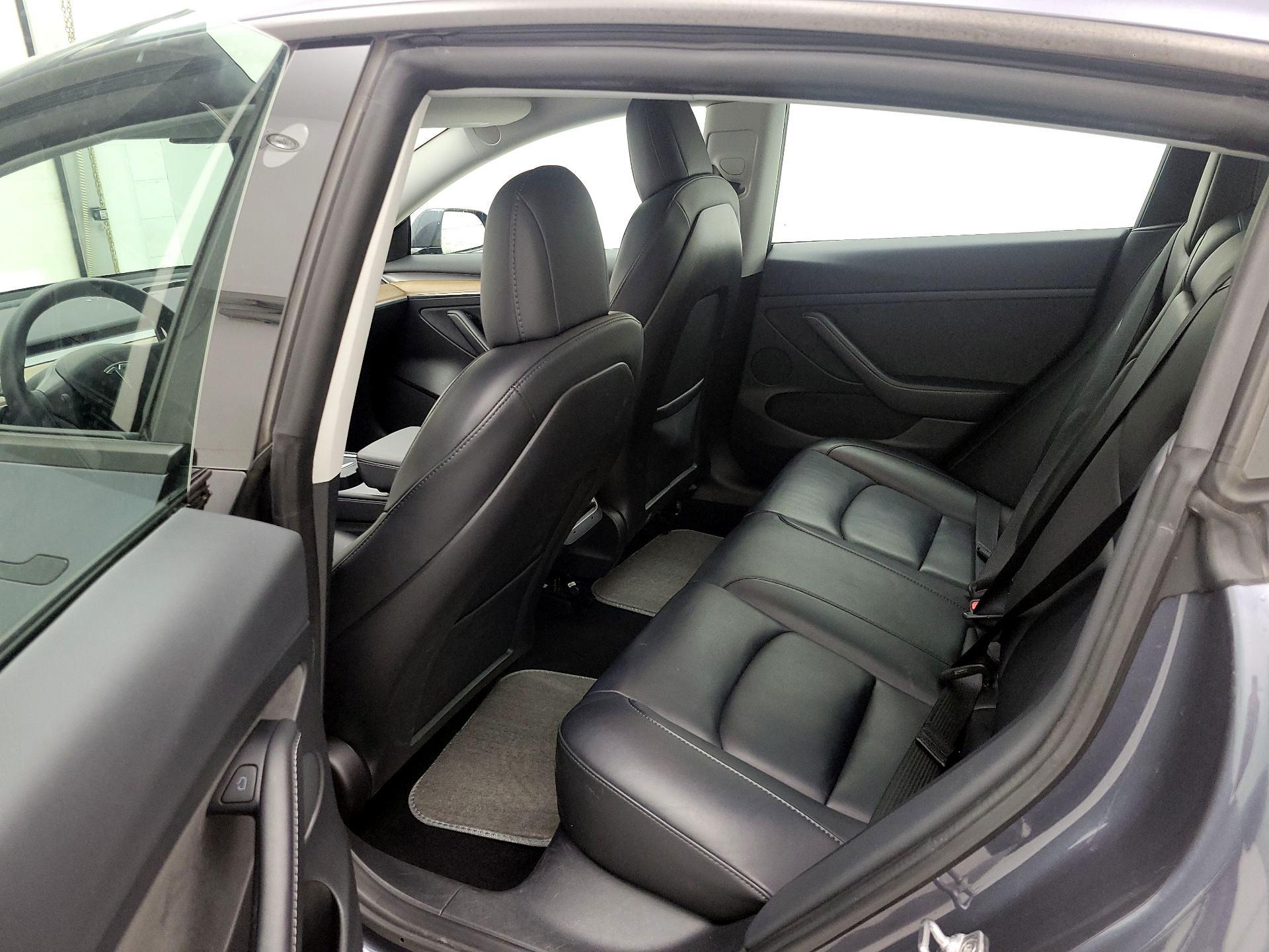 Thumbnail: 2023 Tesla Model 3 - 17