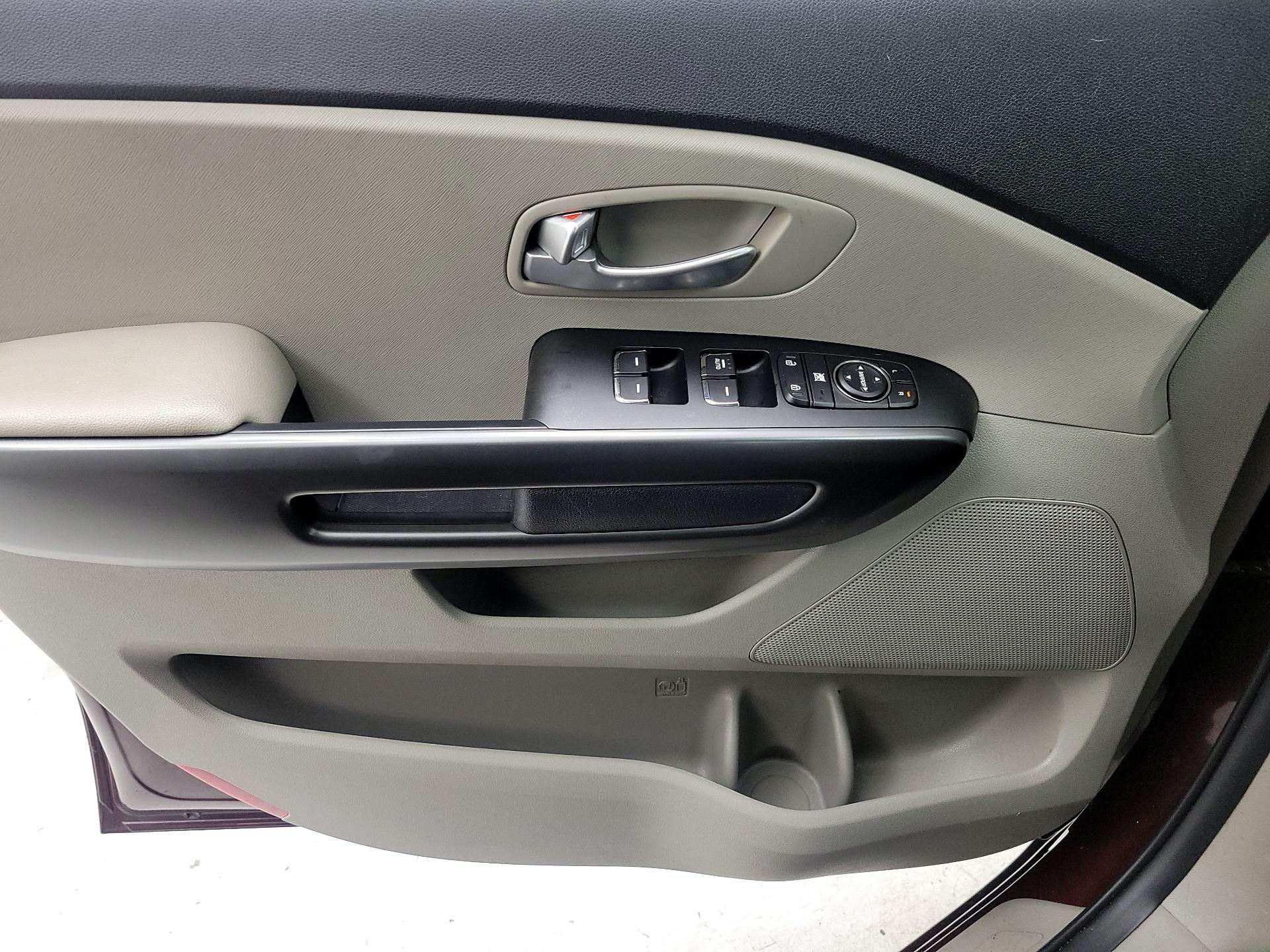 Thumbnail: 2019 Kia Sedona - 12