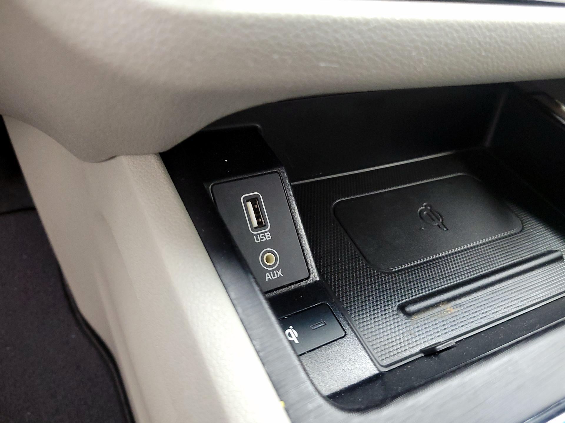 Thumbnail: 2019 Kia Sedona - 18