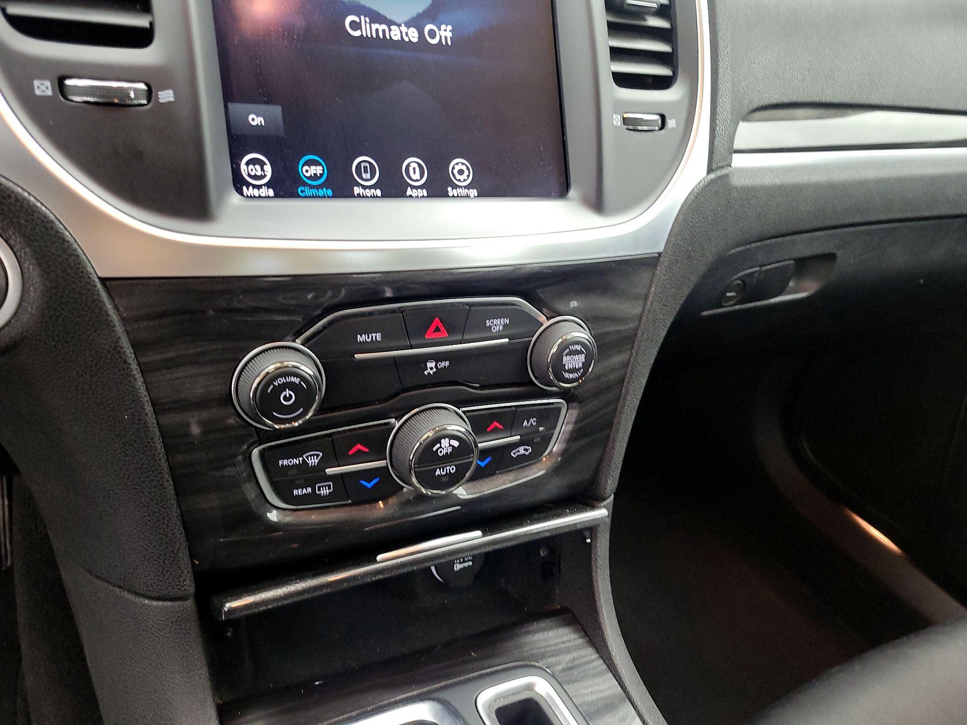 Thumbnail: 2021 Chrysler 300 - 16