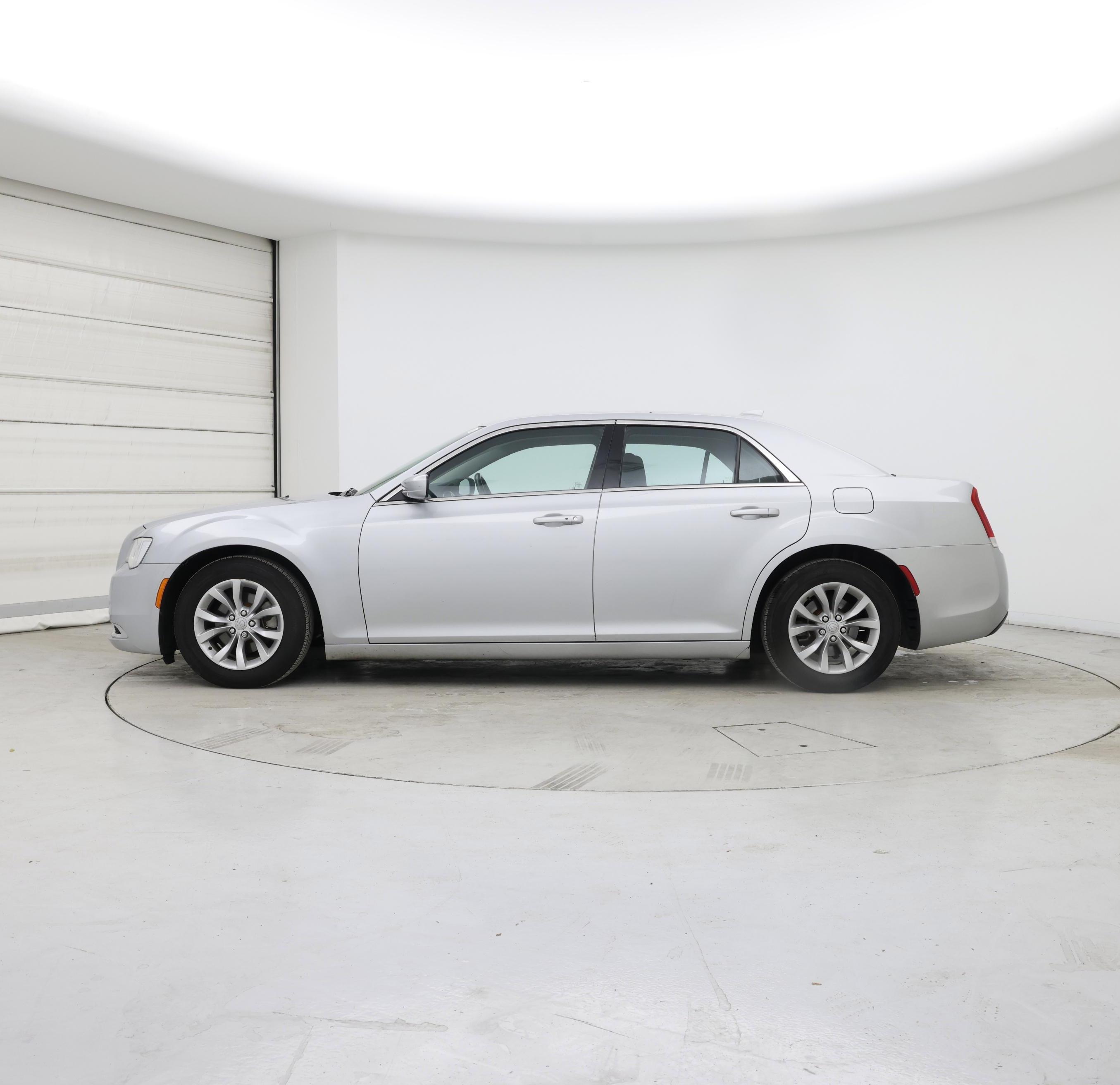 Thumbnail: 2021 Chrysler 300 - 3