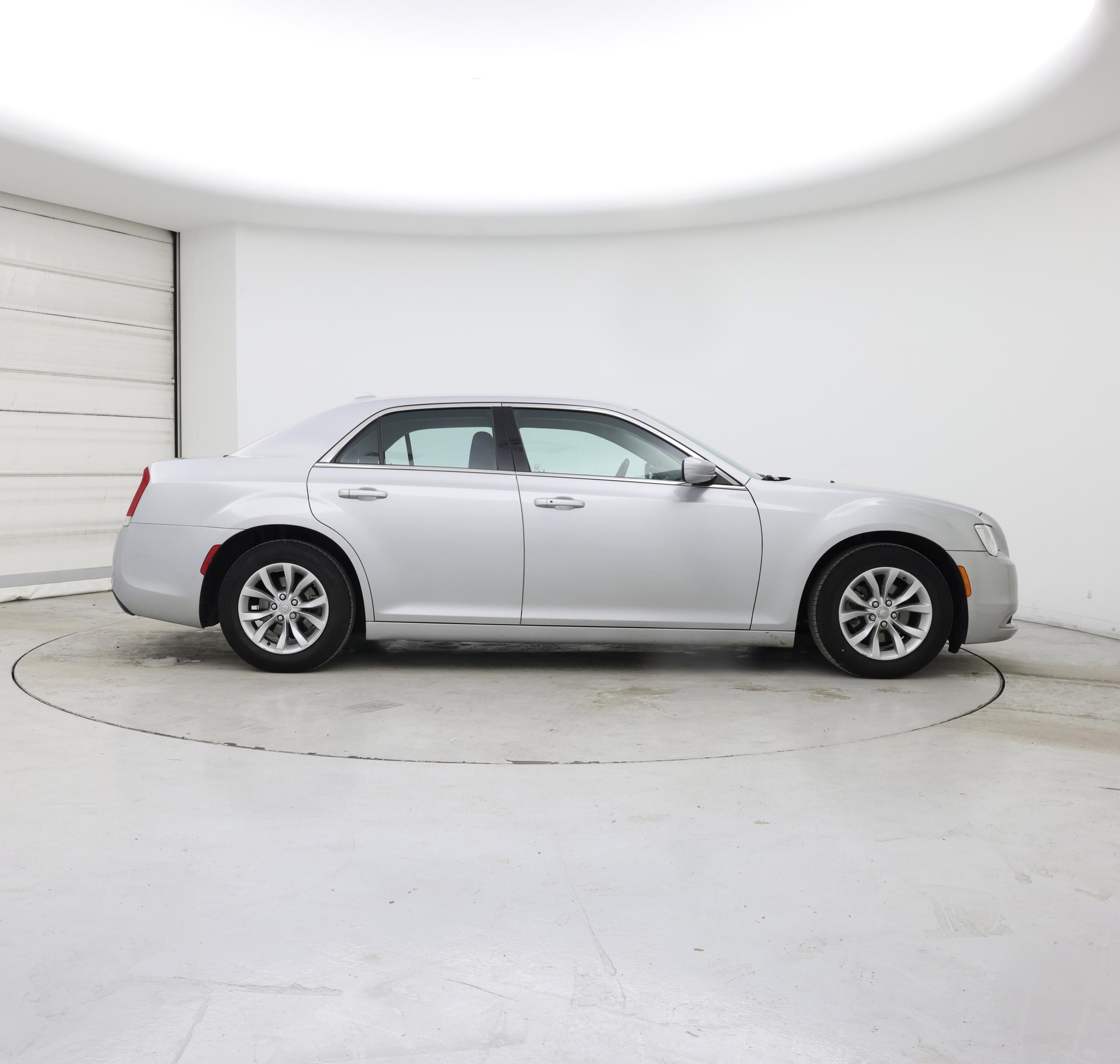 Thumbnail: 2021 Chrysler 300 - 7