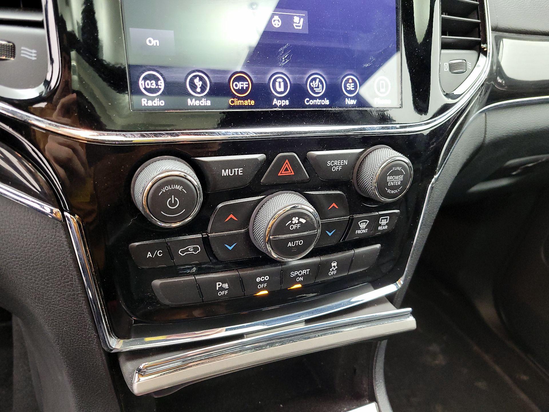 Thumbnail: 2019 Jeep Grand Cherokee - 16