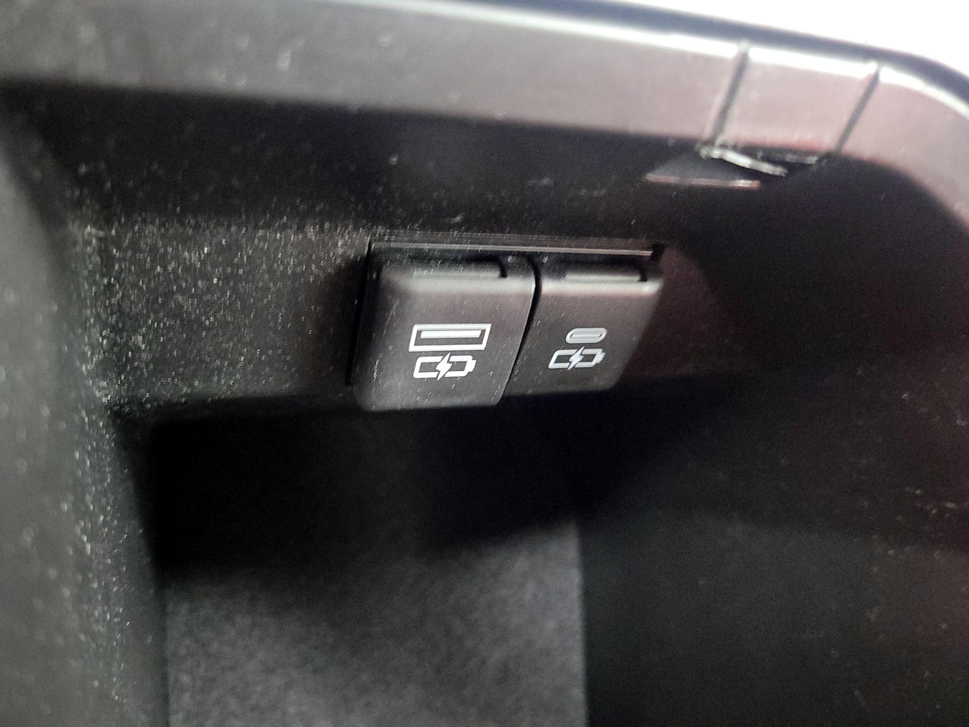 Thumbnail: 2022 Toyota Camry - 18