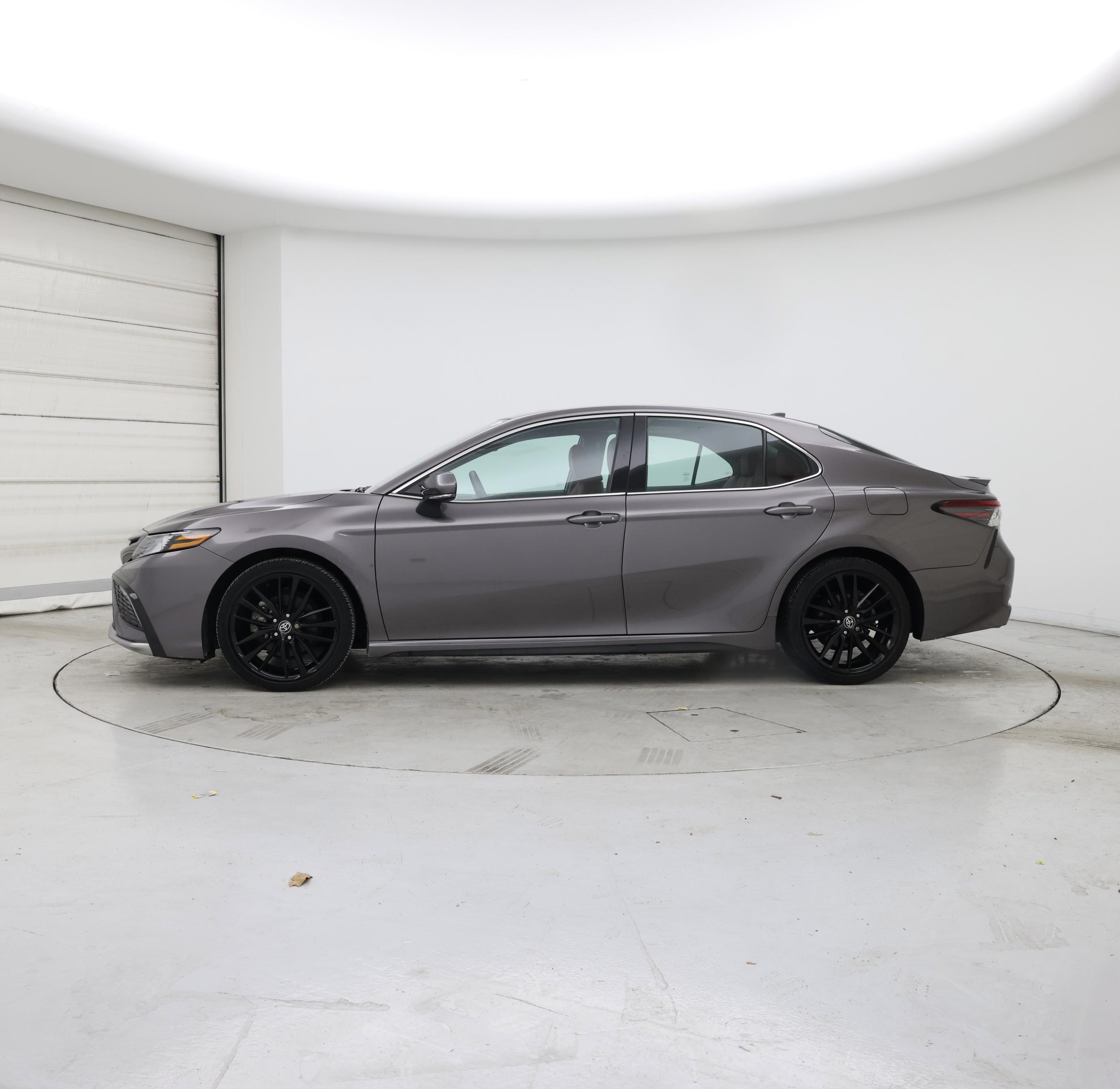 Thumbnail: 2022 Toyota Camry - 3