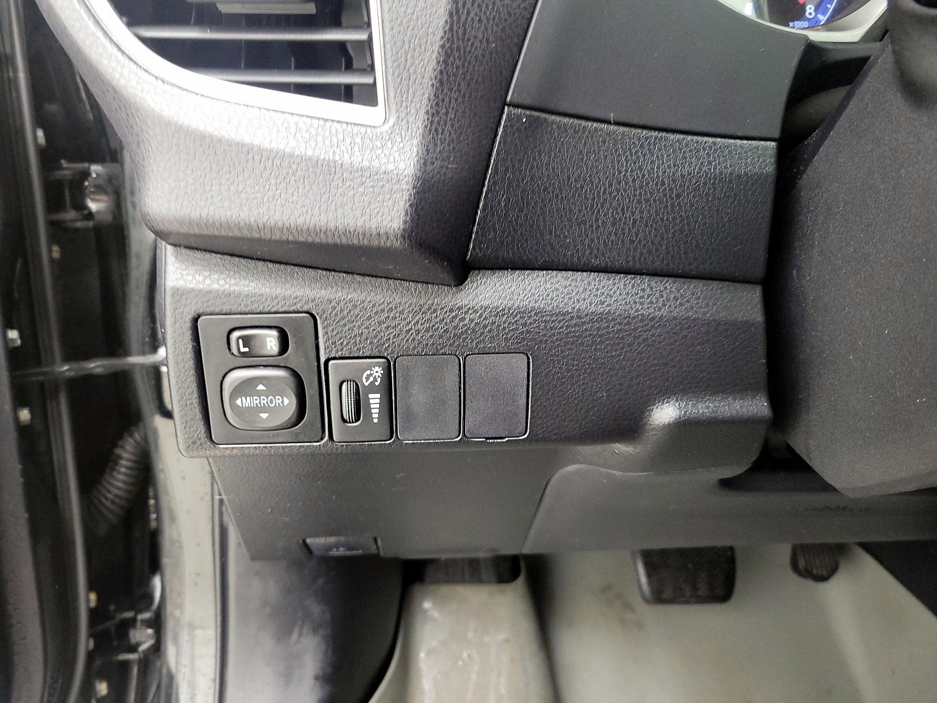 Thumbnail: 2014 Toyota Corolla - 13