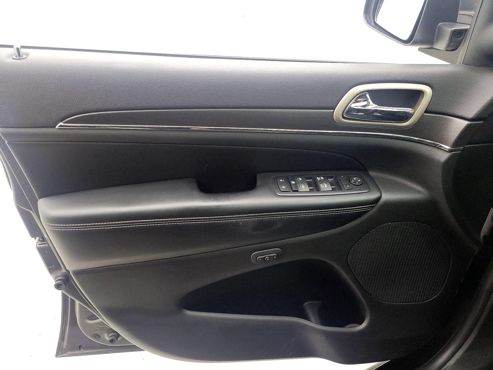 Thumbnail: 2016 Jeep Grand Cherokee - 12