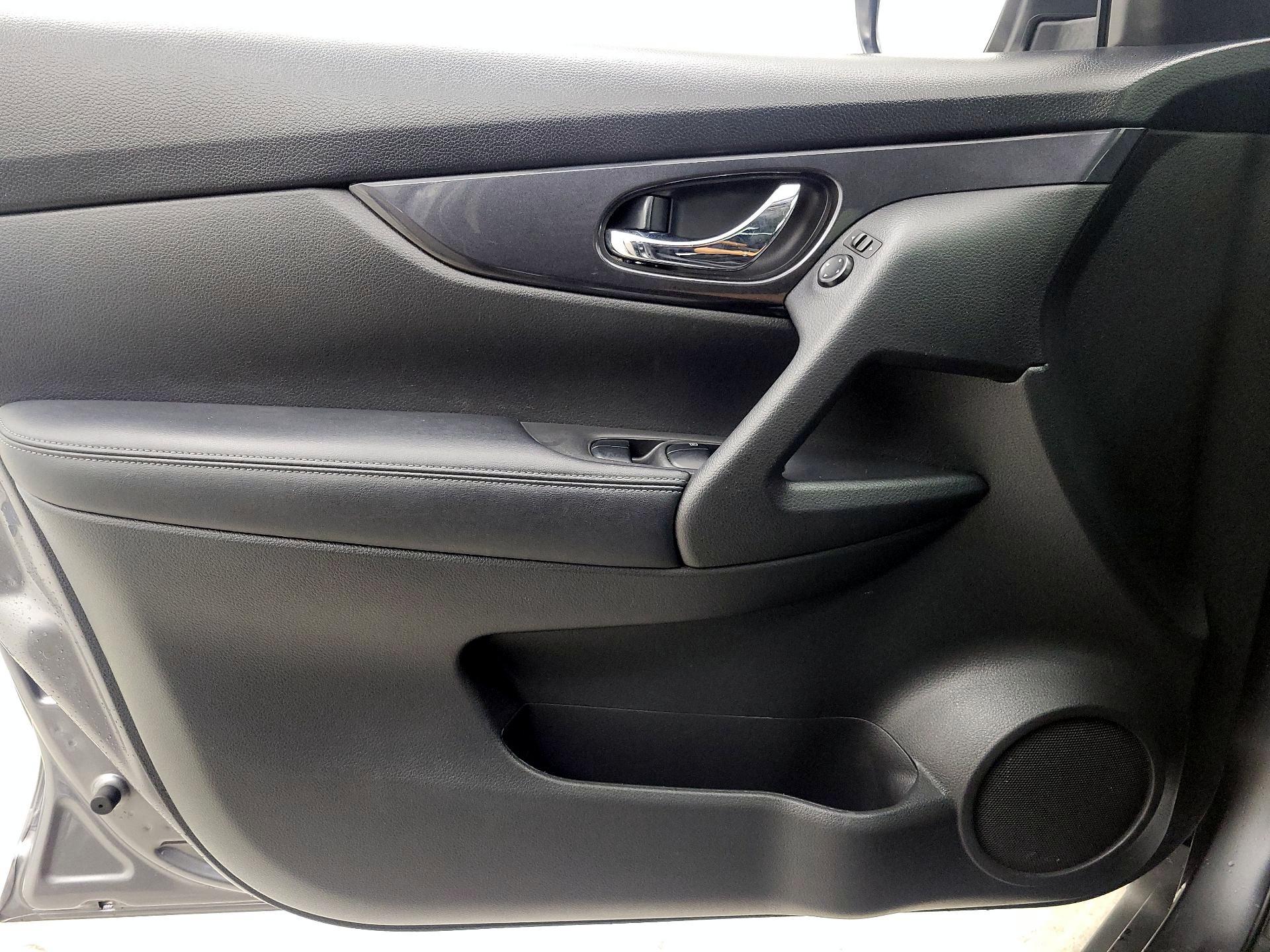 Thumbnail: 2020 Nissan Rogue - 12