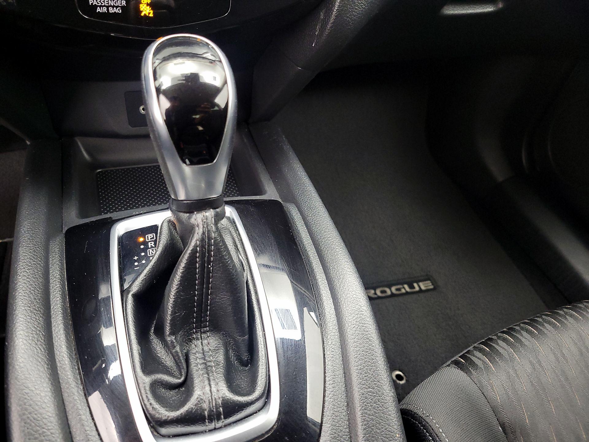 Thumbnail: 2020 Nissan Rogue - 17