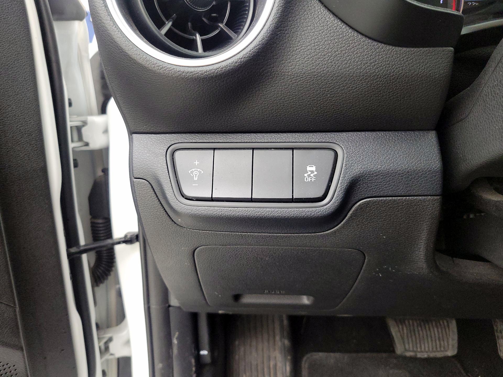 Thumbnail: 2022 Kia Forte - 13