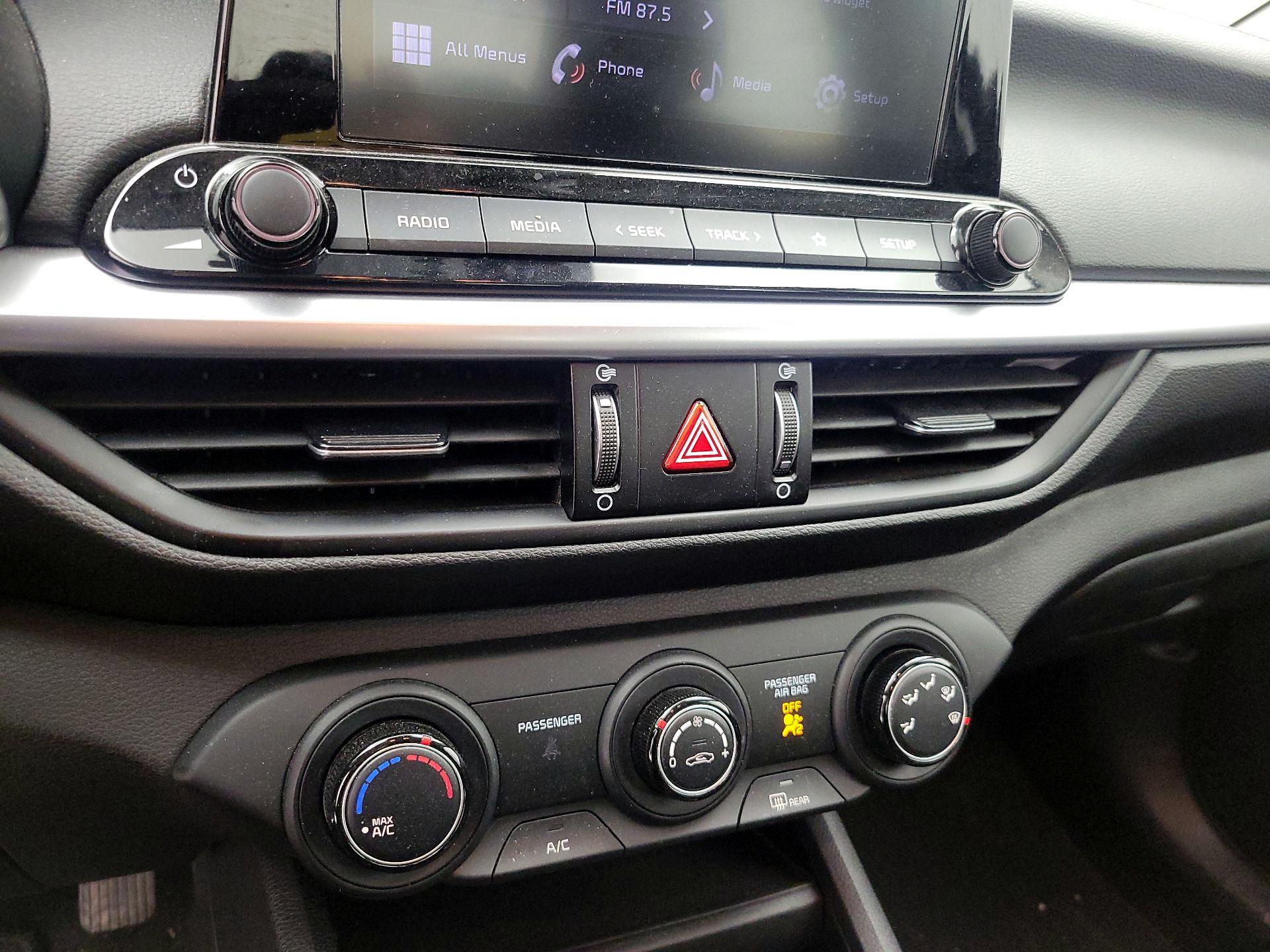 Thumbnail: 2022 Kia Forte - 16