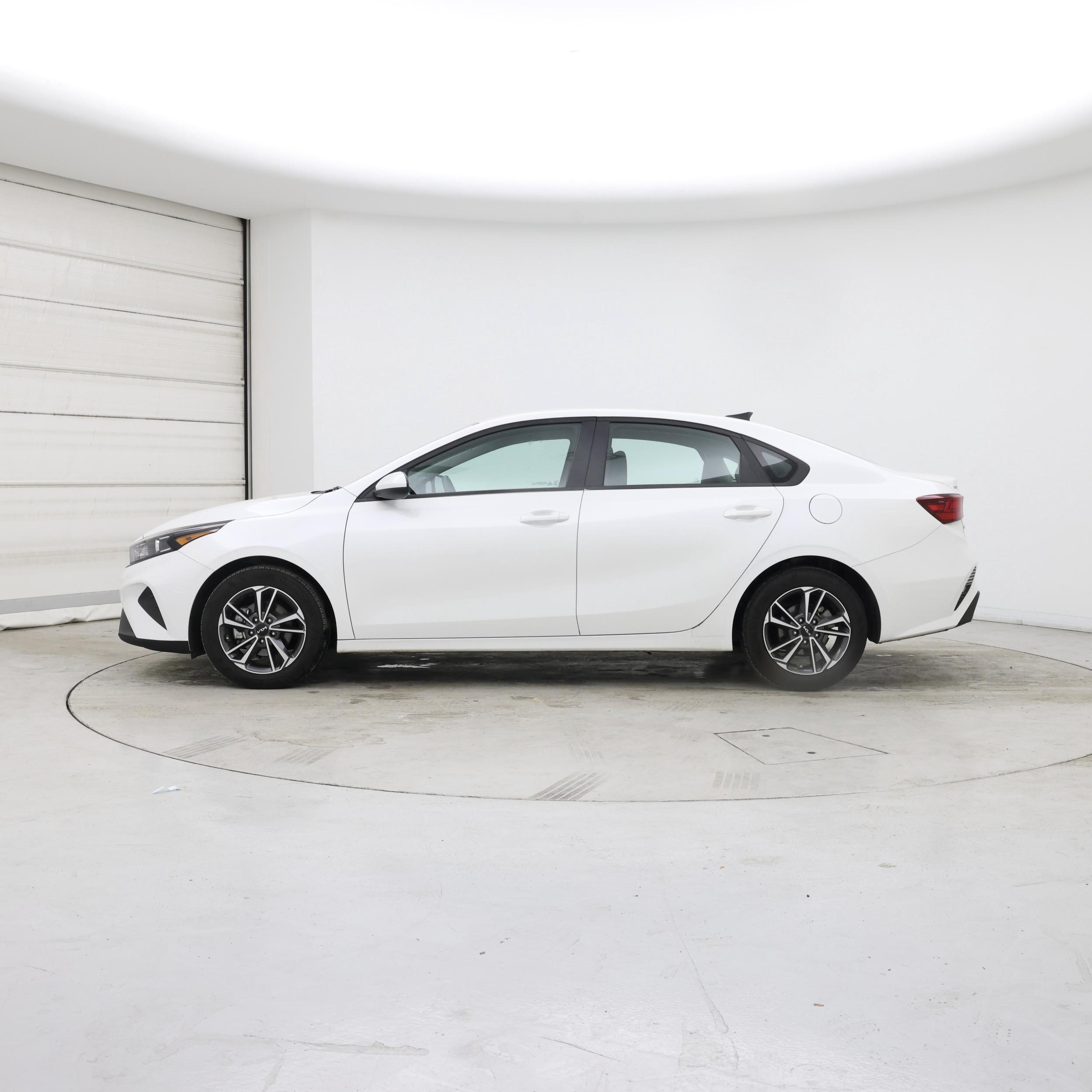 Thumbnail: 2022 Kia Forte - 3