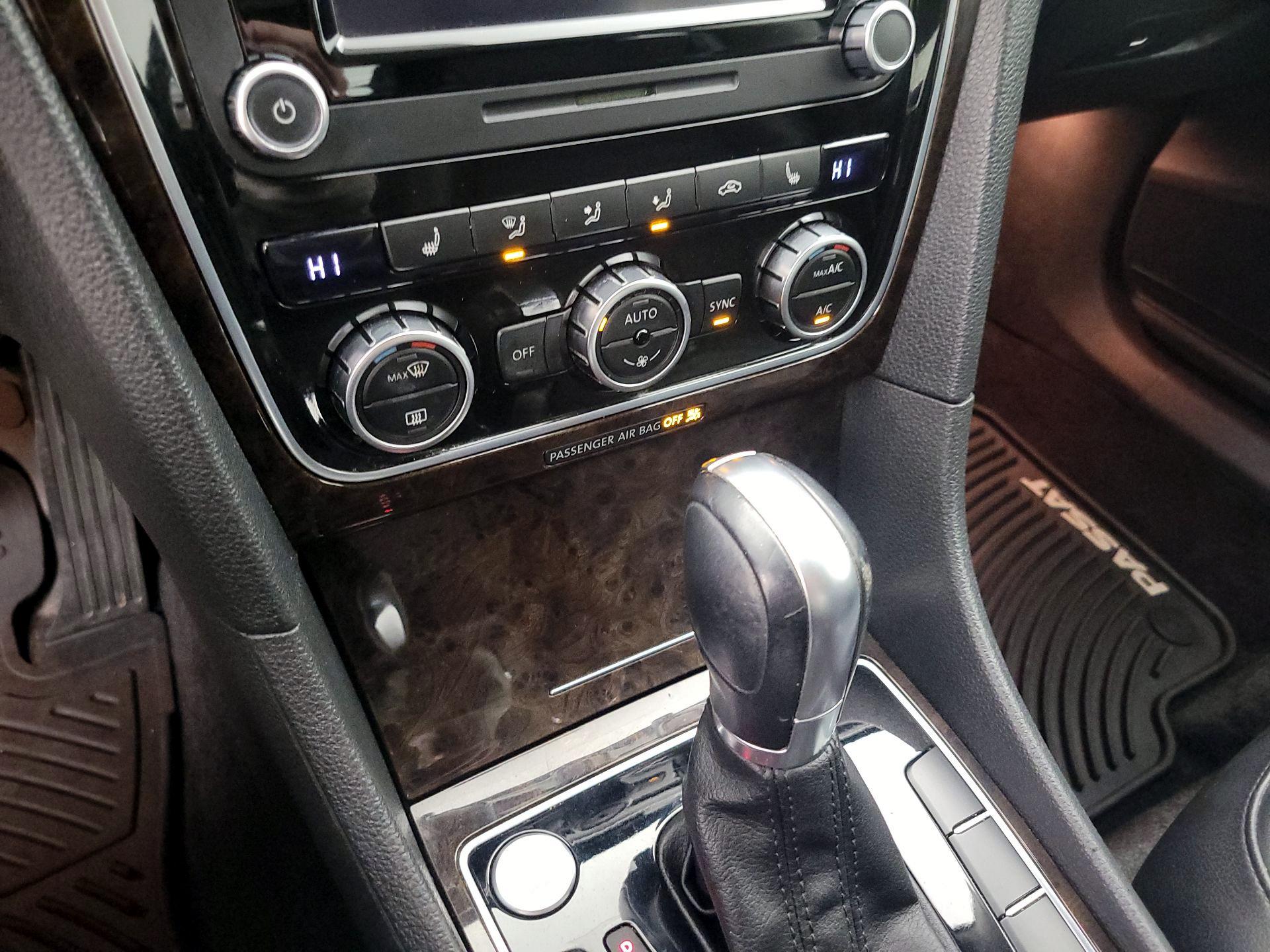 Thumbnail: 2015 Volkswagen Passat - 16