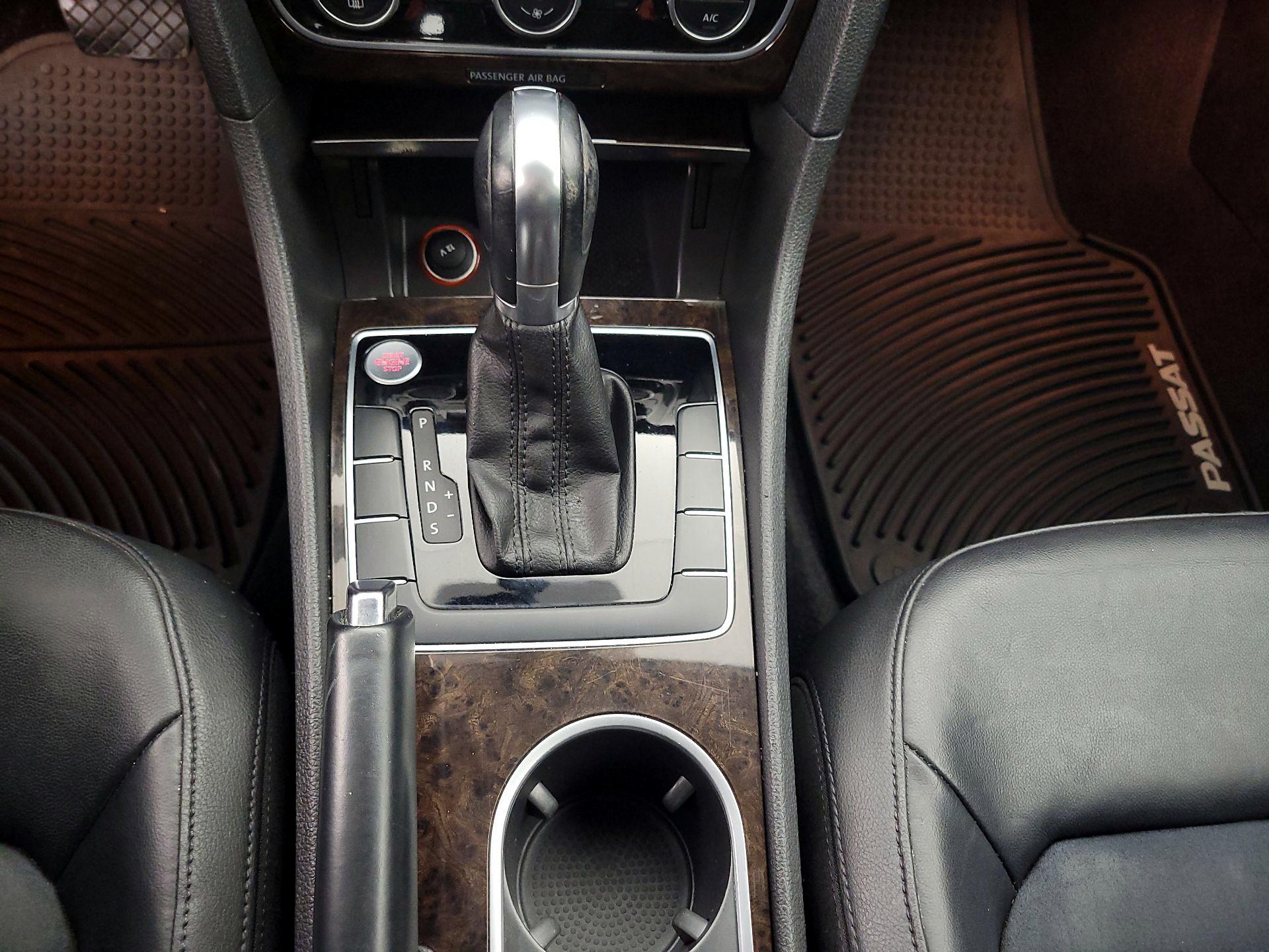 Thumbnail: 2015 Volkswagen Passat - 17