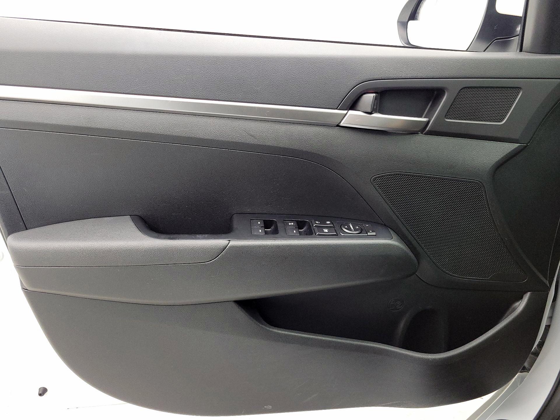 Thumbnail: 2019 Hyundai Elantra - 12