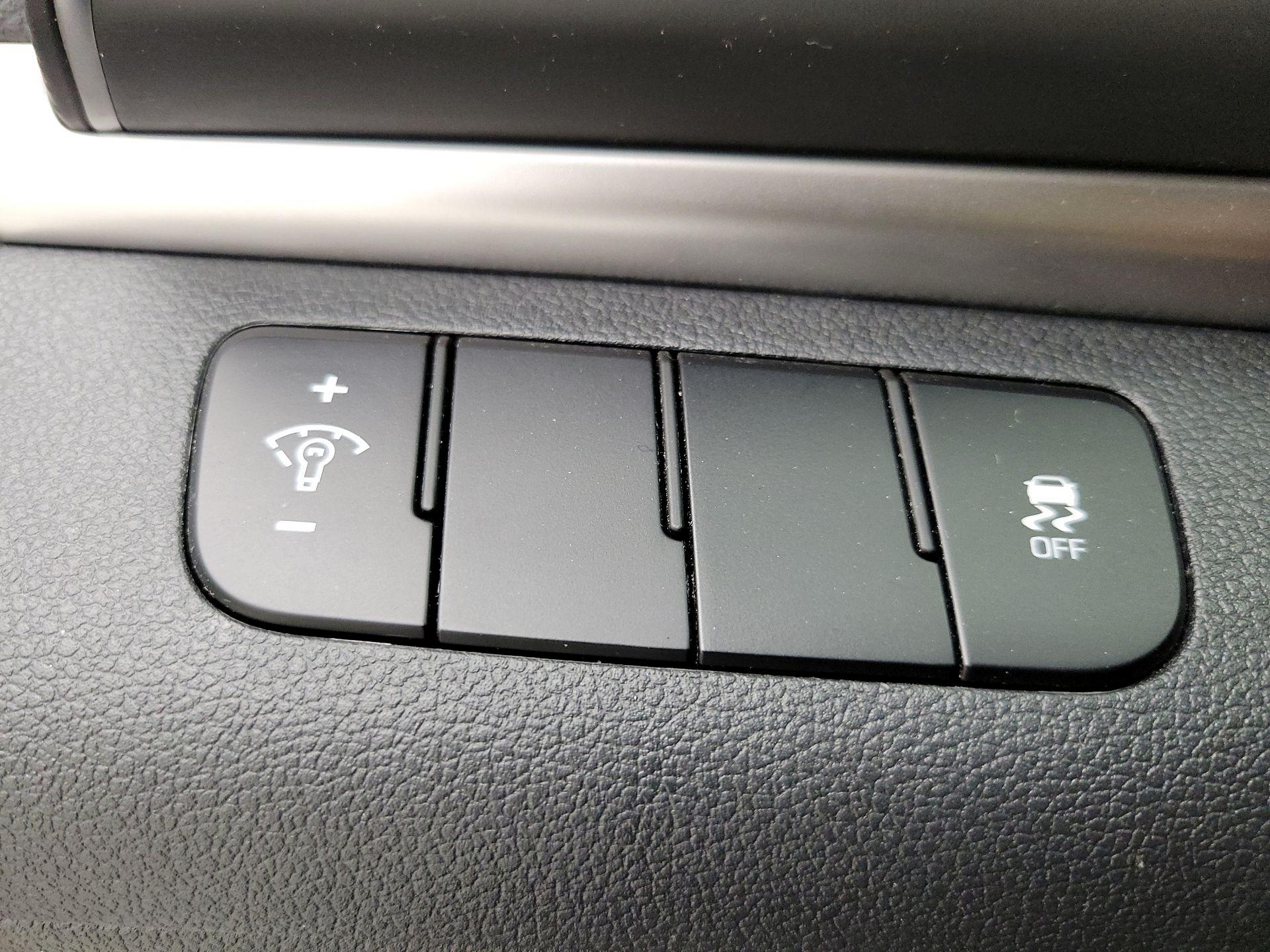 Thumbnail: 2019 Hyundai Elantra - 13