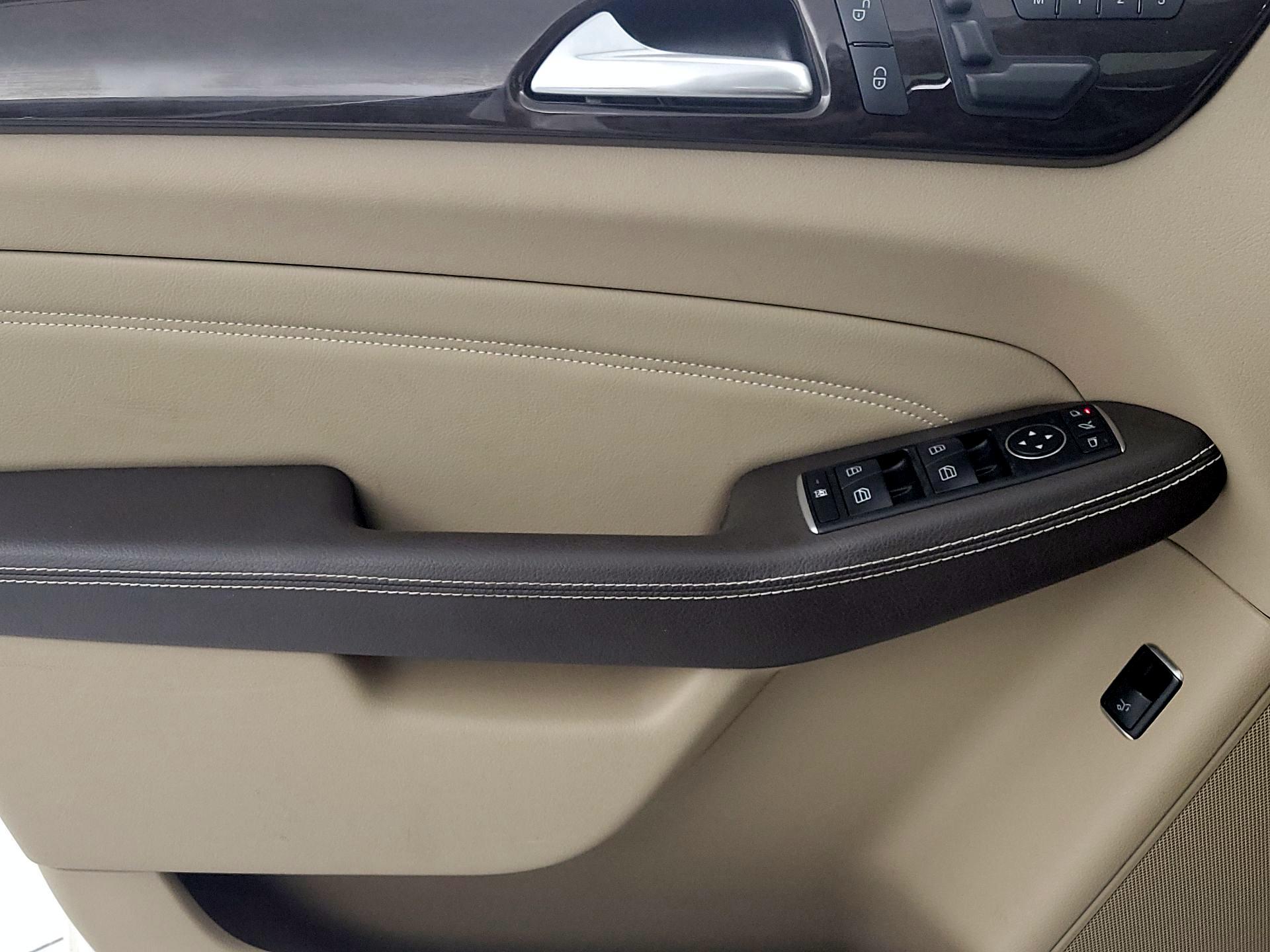 Thumbnail: 2015 Mercedes-Benz M-Class - 12