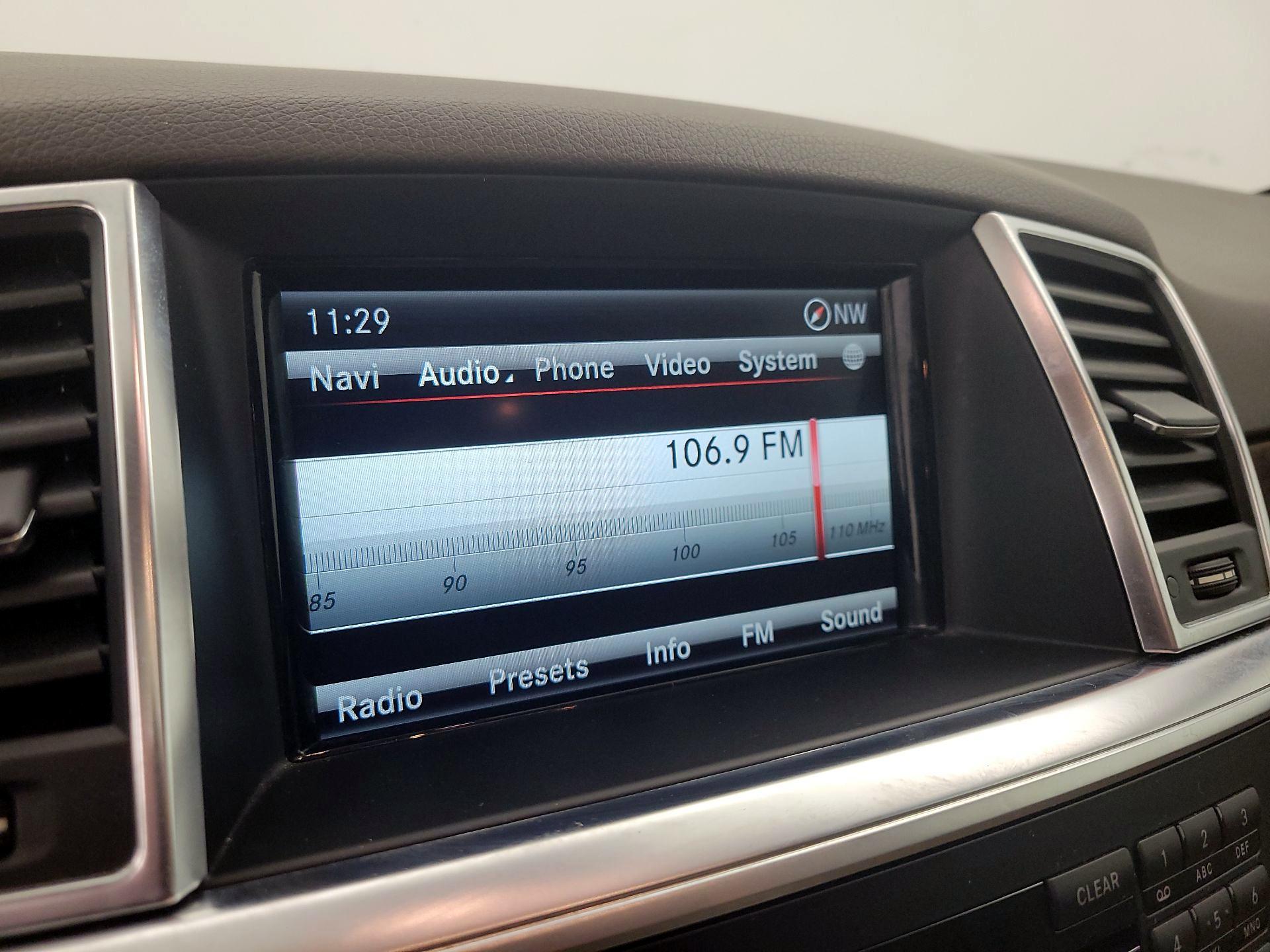 Thumbnail: 2015 Mercedes-Benz M-Class - 16