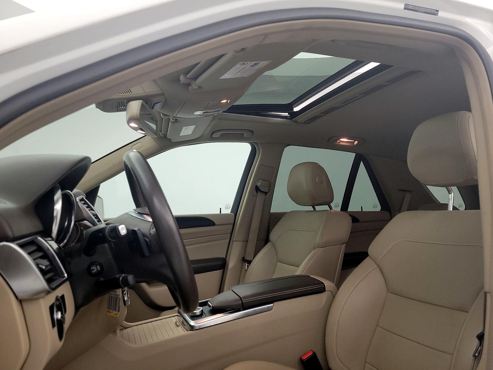 Thumbnail: 2015 Mercedes-Benz M-Class - 20