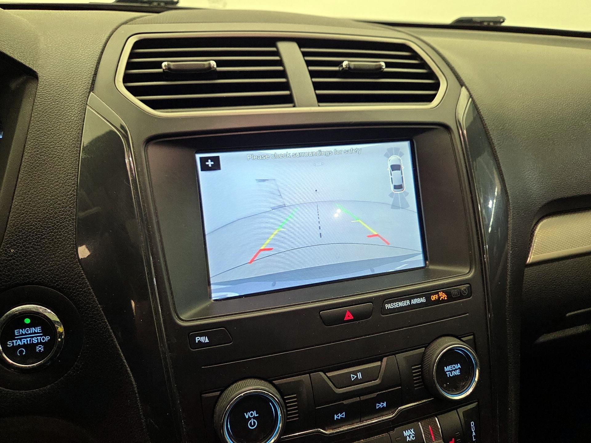 Thumbnail: 2019 Ford Explorer - 15