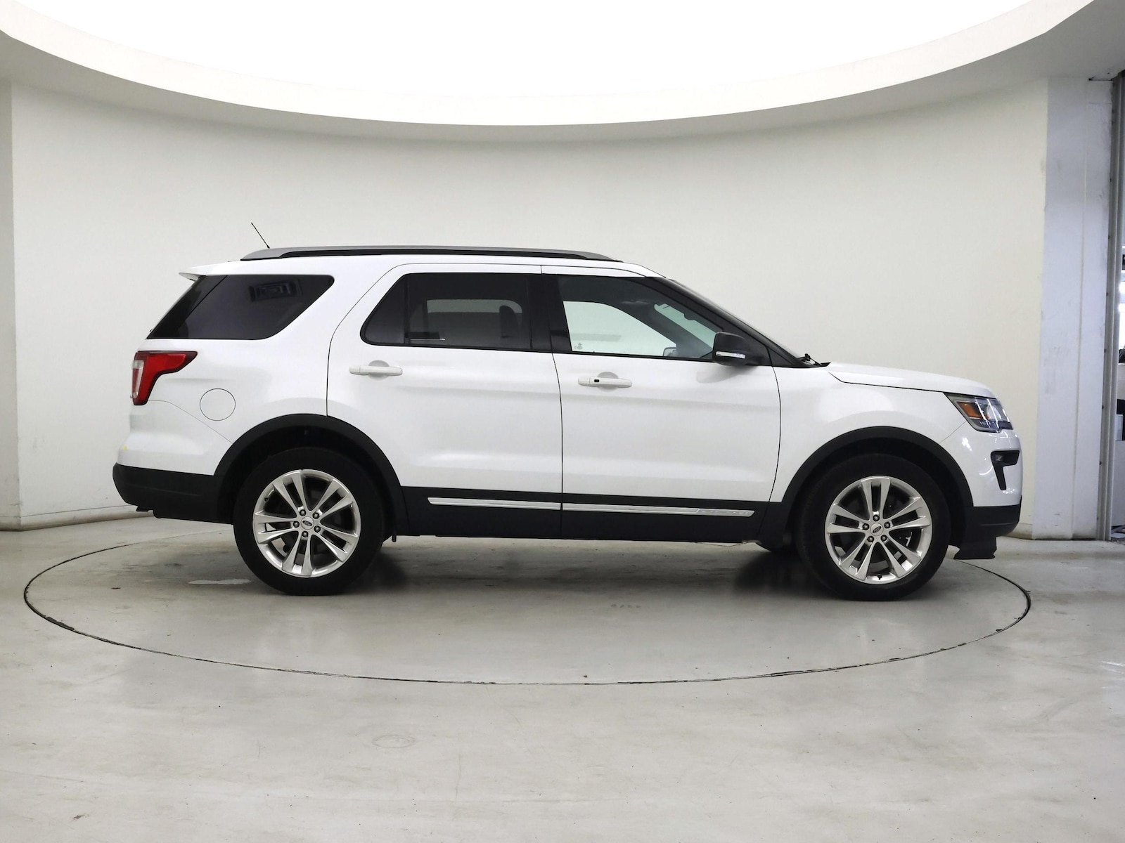 2019 Ford Explorer XLT - Photo 8