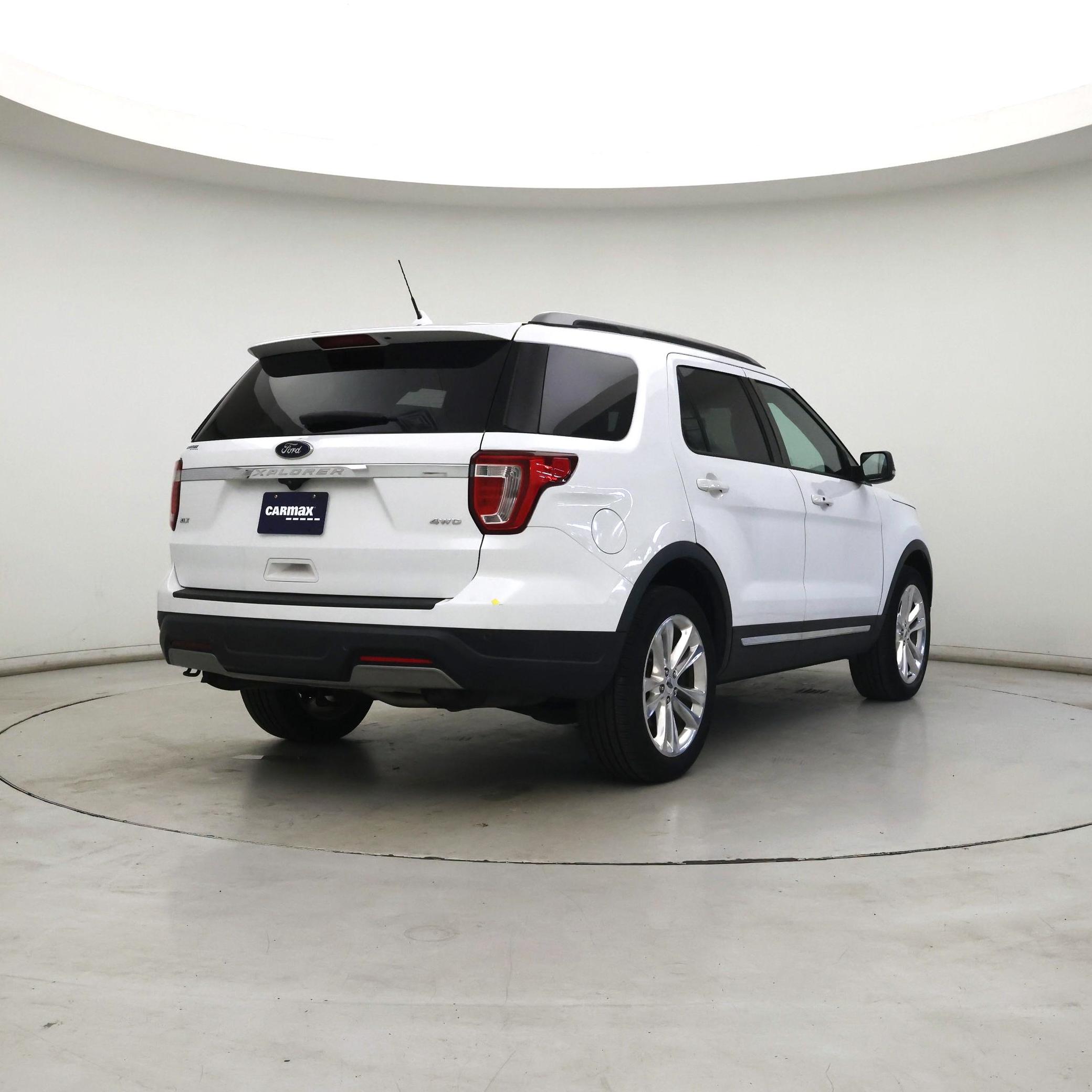 Thumbnail: 2019 Ford Explorer - 8