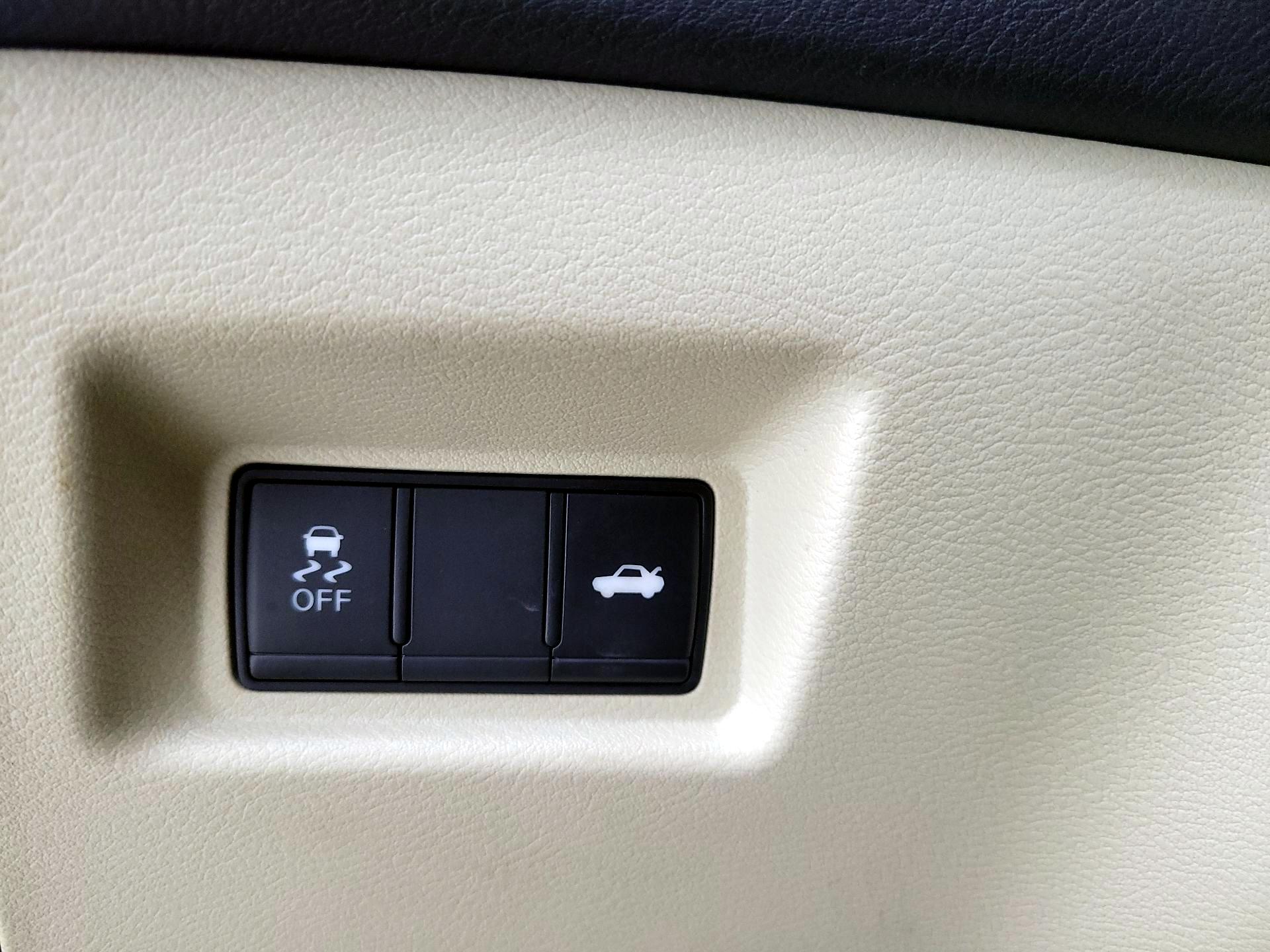 Thumbnail: 2019 INFINITI Q50 - 13