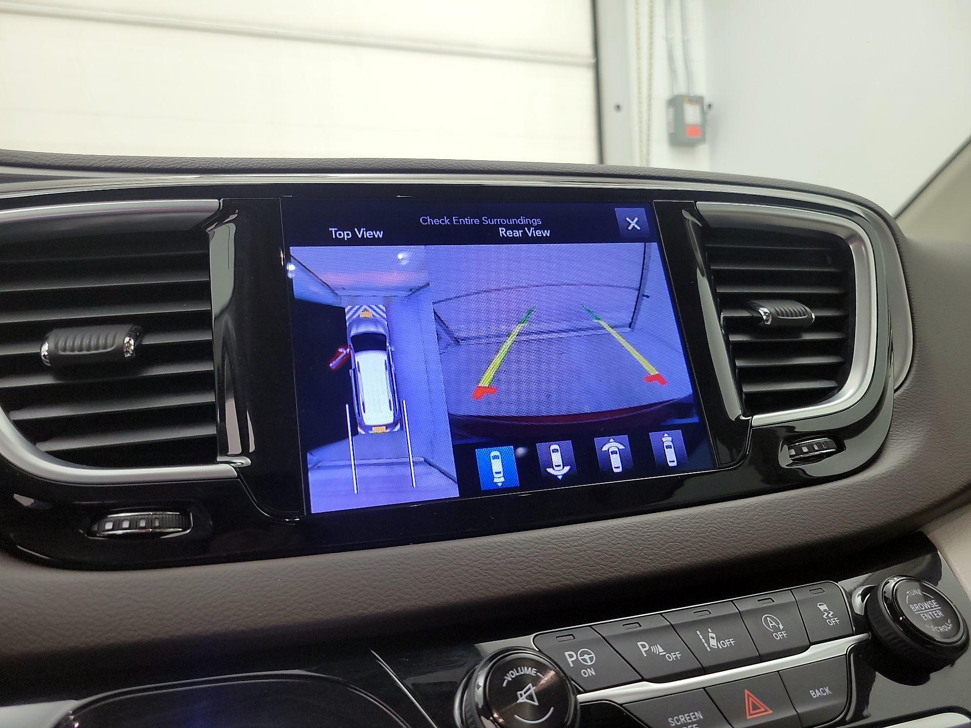 Thumbnail: 2017 Chrysler Pacifica - 14