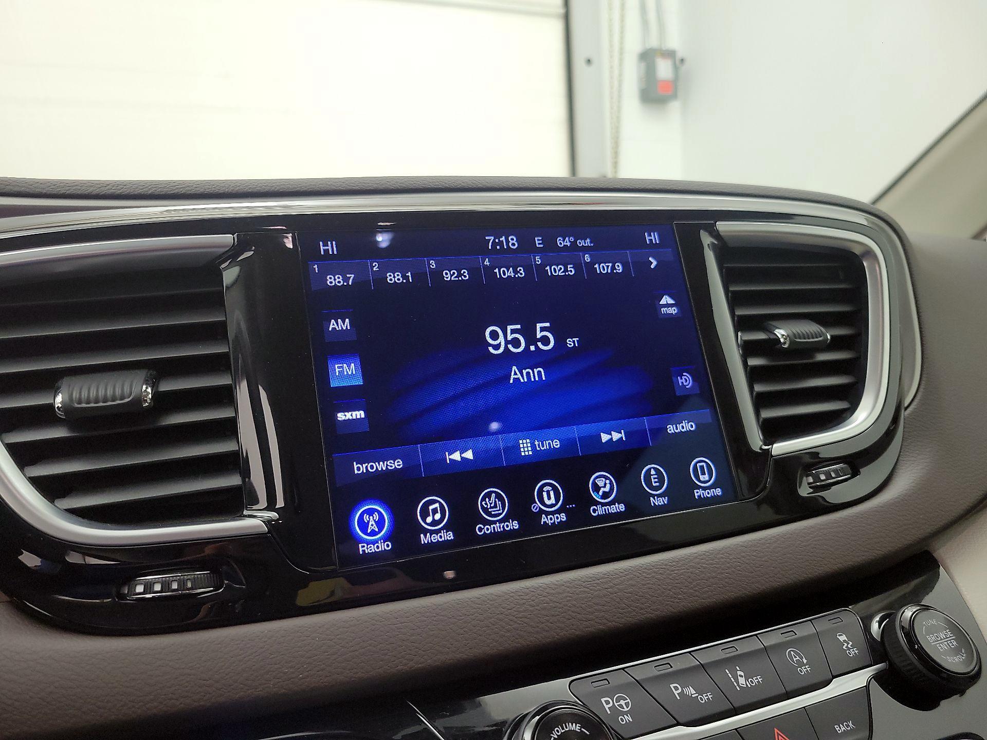 Thumbnail: 2017 Chrysler Pacifica - 15