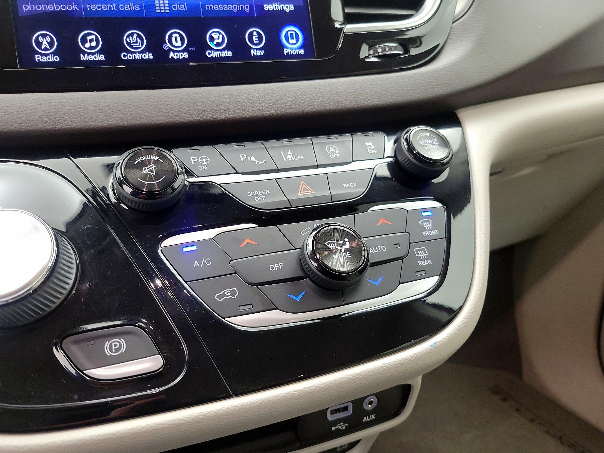 Thumbnail: 2017 Chrysler Pacifica - 16