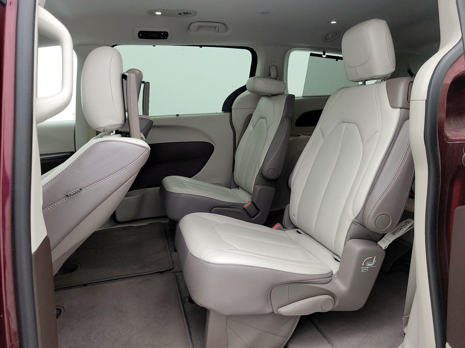 Thumbnail: 2017 Chrysler Pacifica - 18