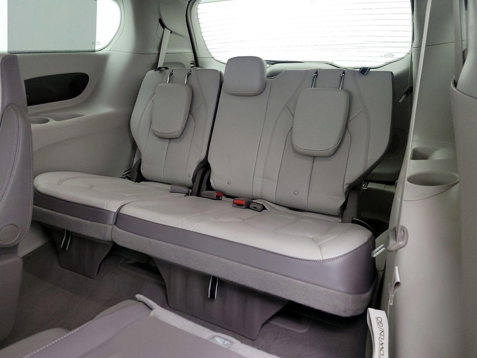 Thumbnail: 2017 Chrysler Pacifica - 19