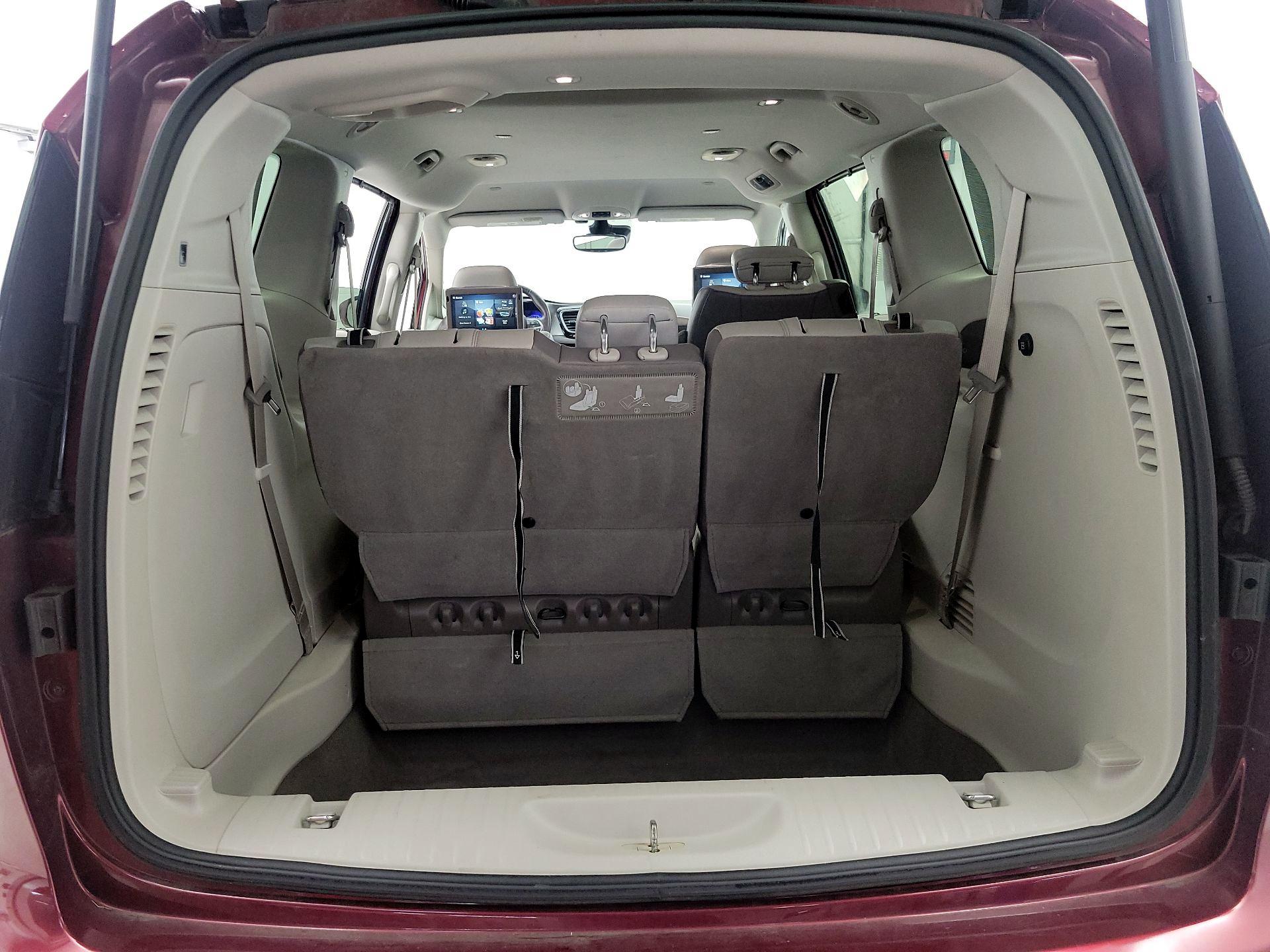 Thumbnail: 2017 Chrysler Pacifica - 20