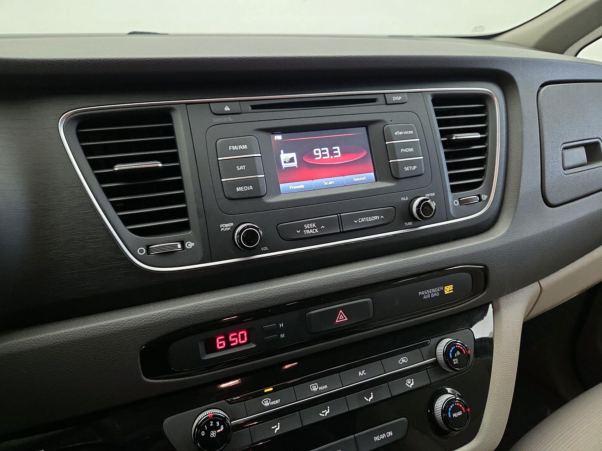 Thumbnail: 2015 Kia Sedona - 15