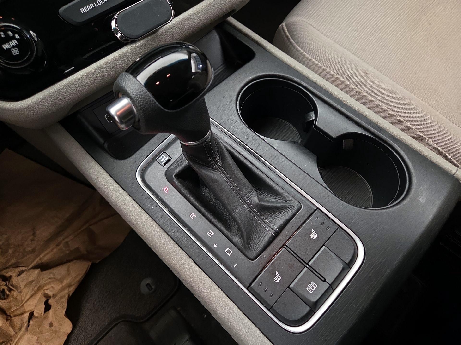 Thumbnail: 2015 Kia Sedona - 17