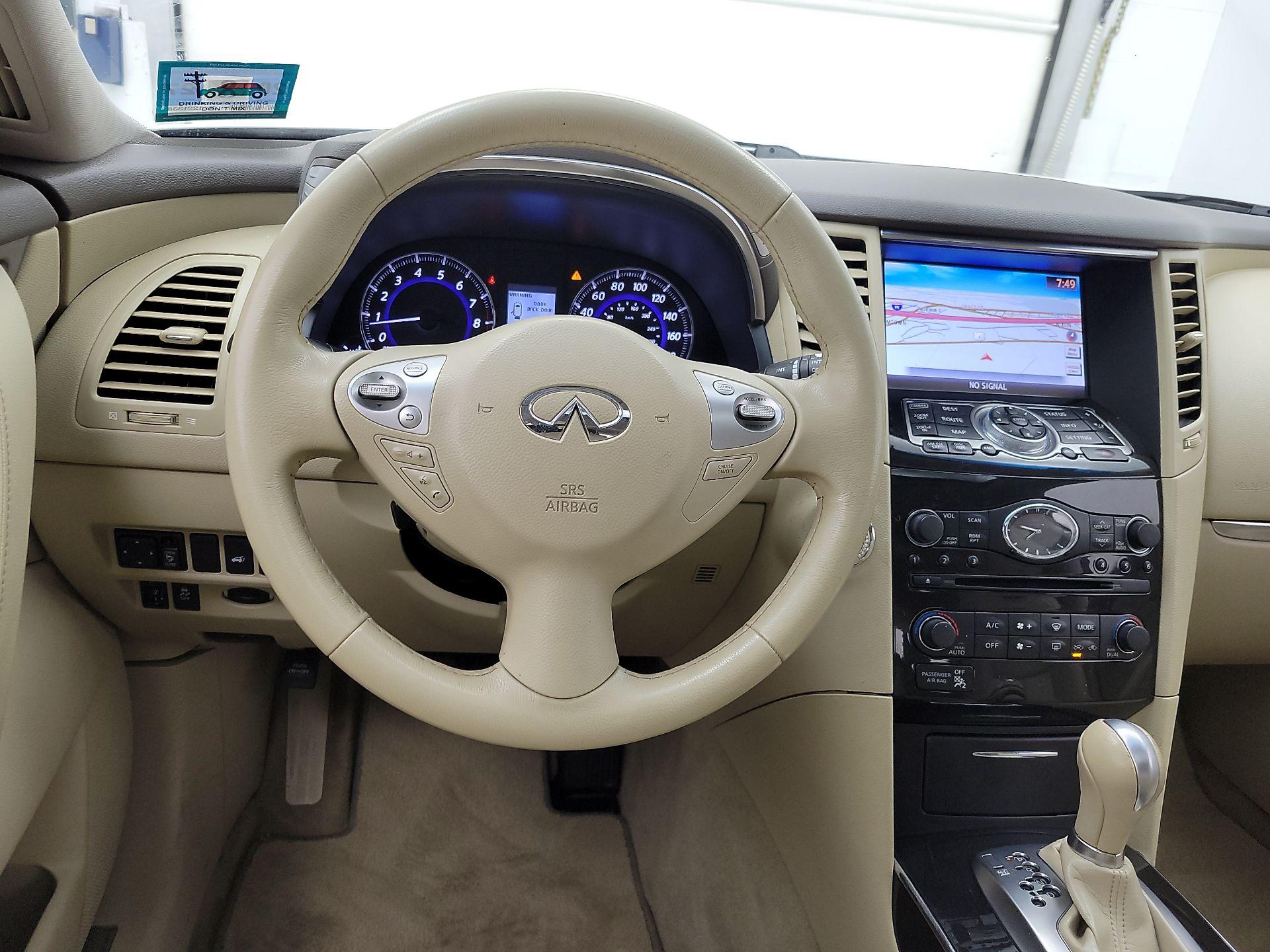 Thumbnail: 2016 INFINITI QX70 - 10