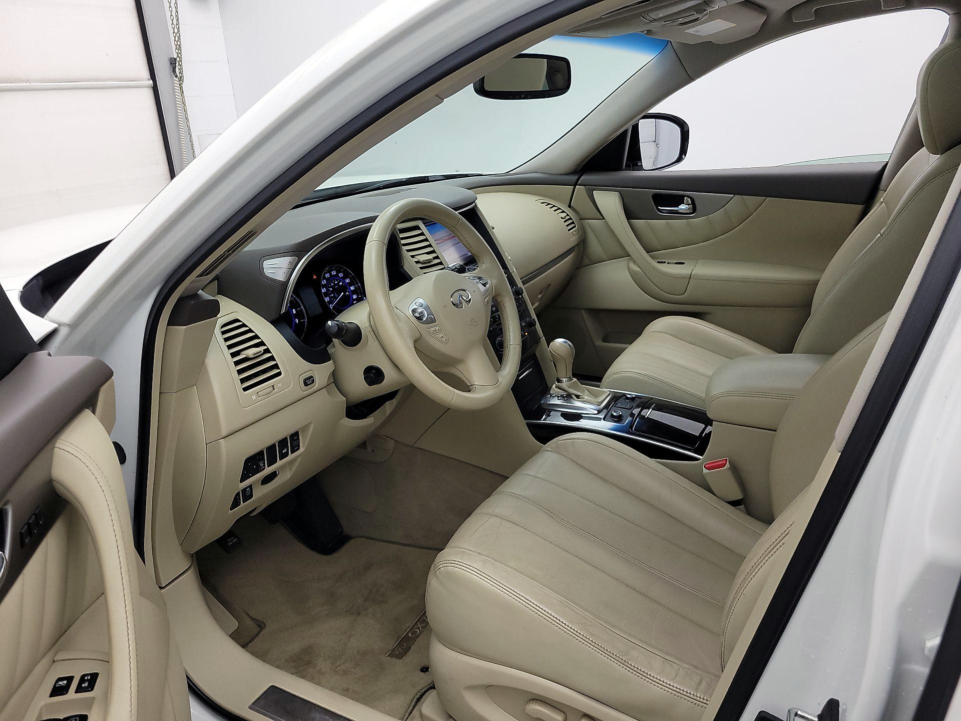 Thumbnail: 2016 INFINITI QX70 - 11