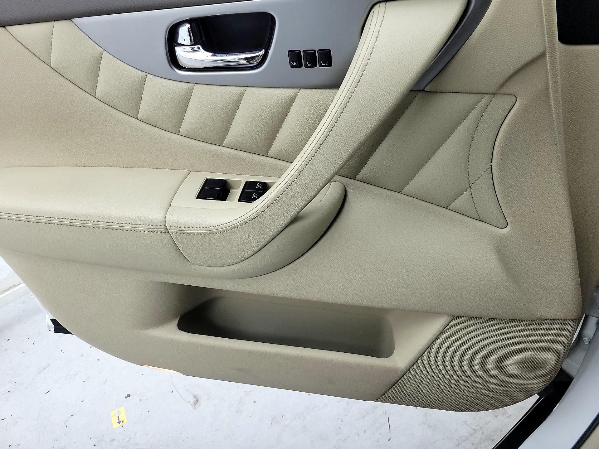 Thumbnail: 2016 INFINITI QX70 - 12