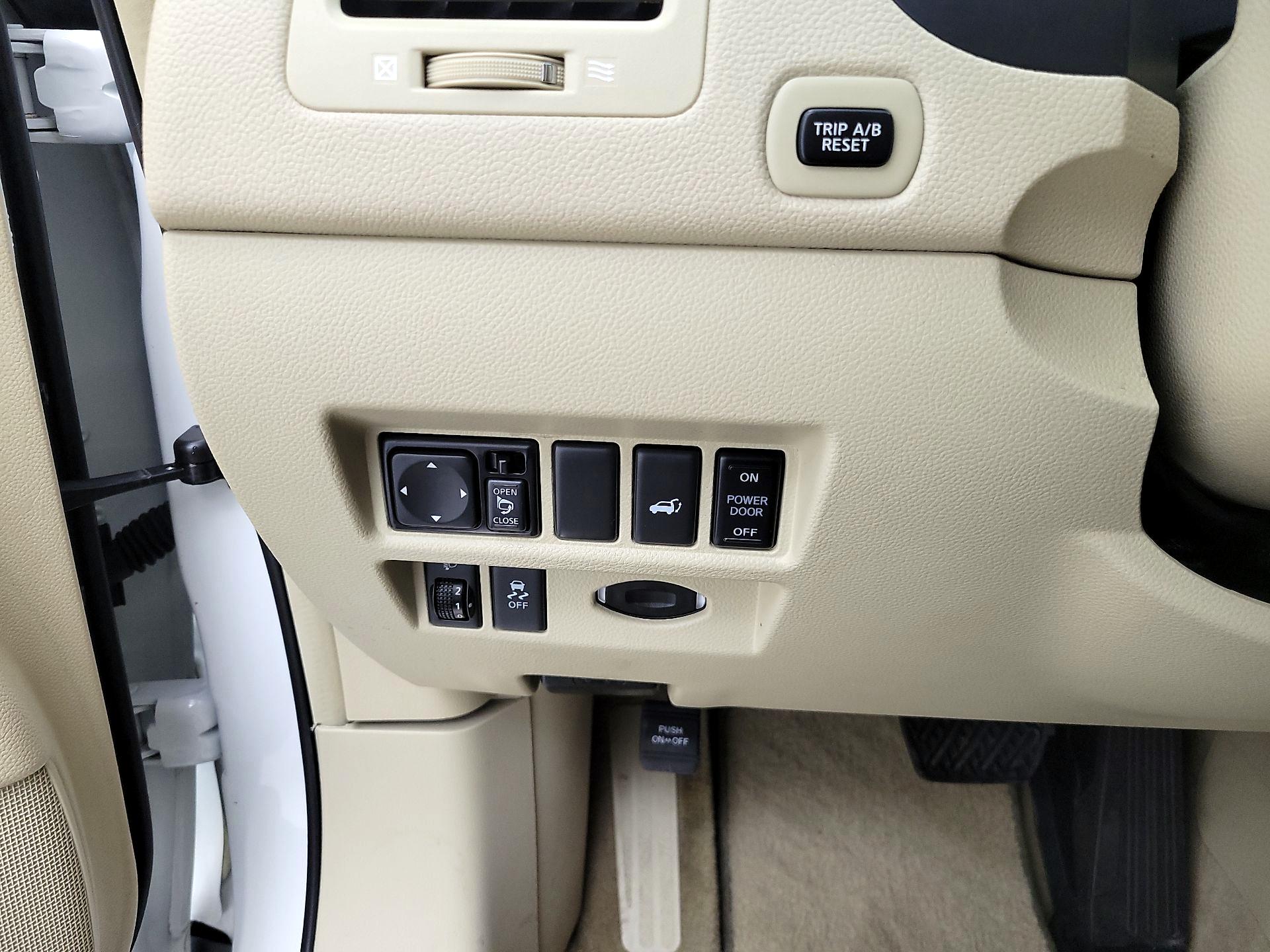 Thumbnail: 2016 INFINITI QX70 - 13