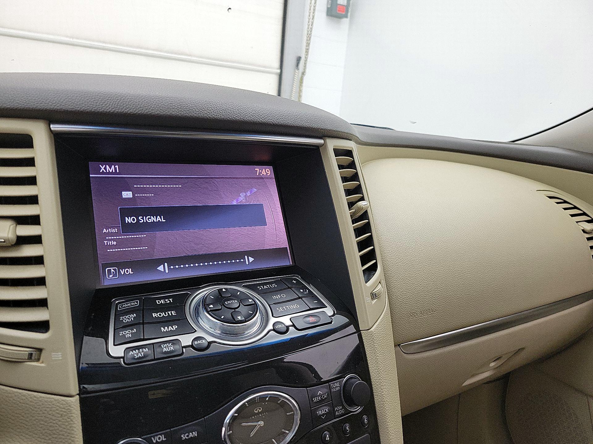 Thumbnail: 2016 INFINITI QX70 - 16