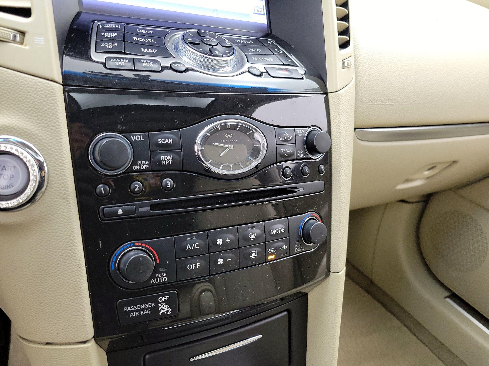 Thumbnail: 2016 INFINITI QX70 - 17