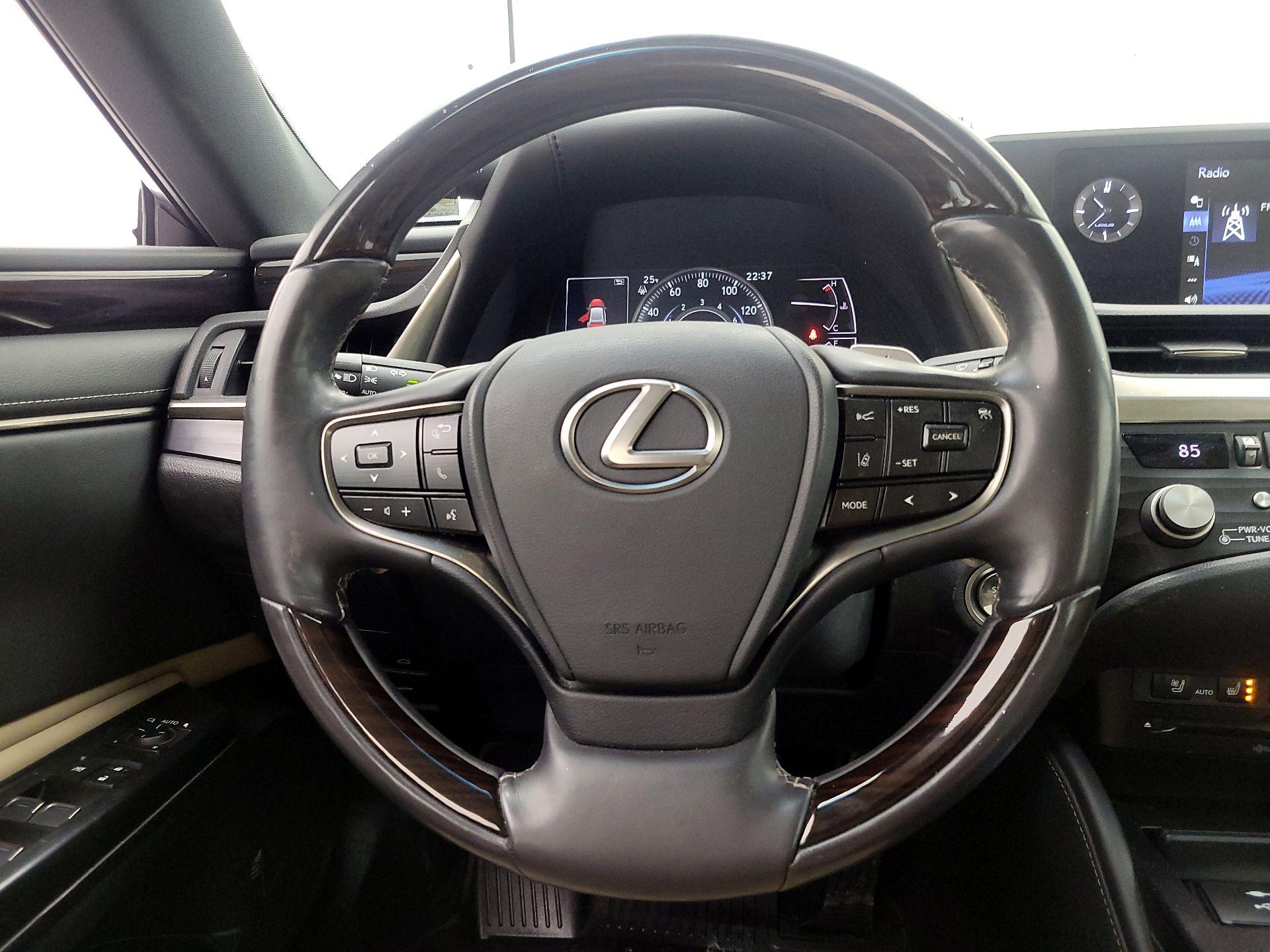 Thumbnail: 2021 Lexus ES - 10