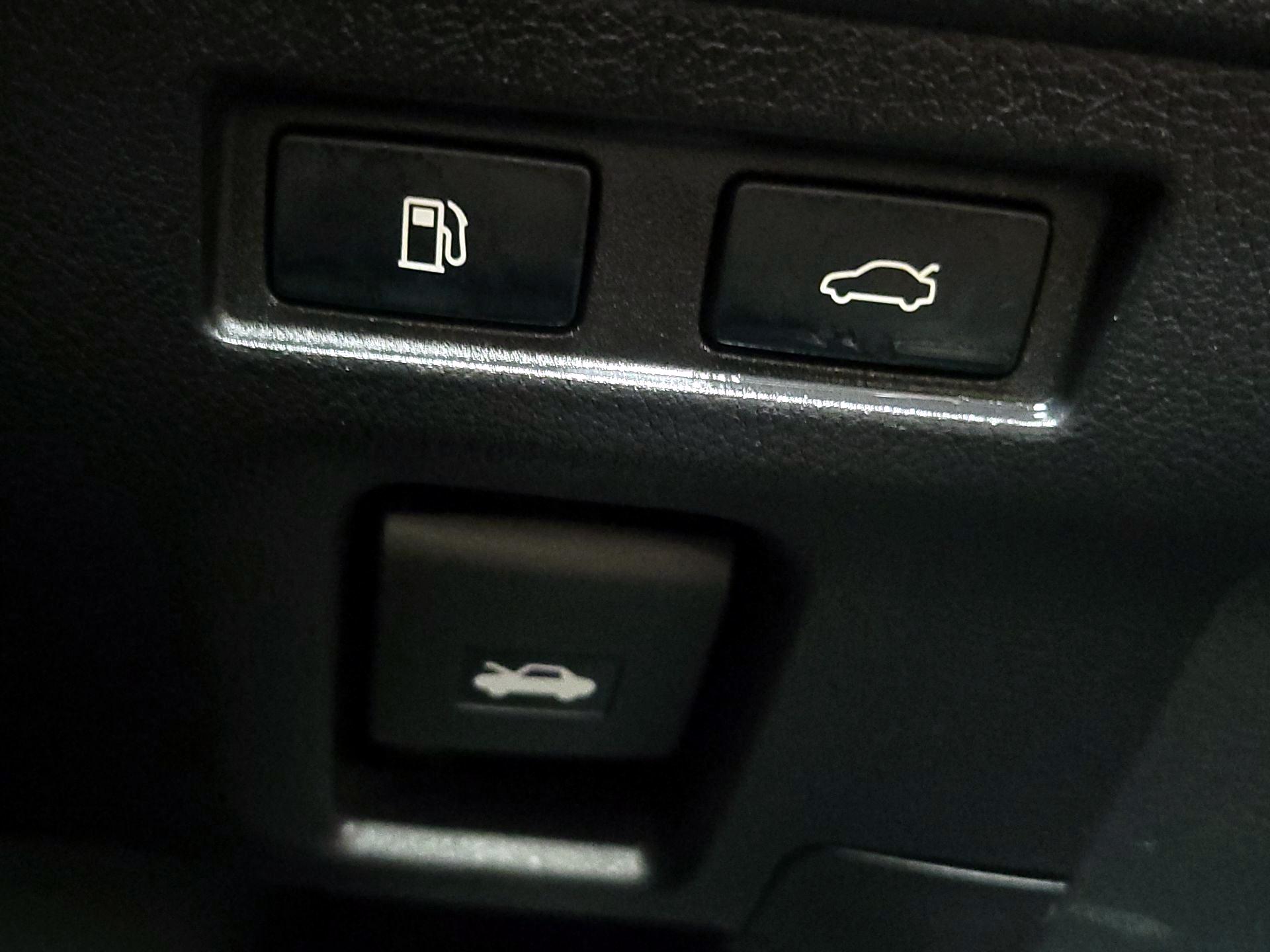 Thumbnail: 2021 Lexus ES - 13