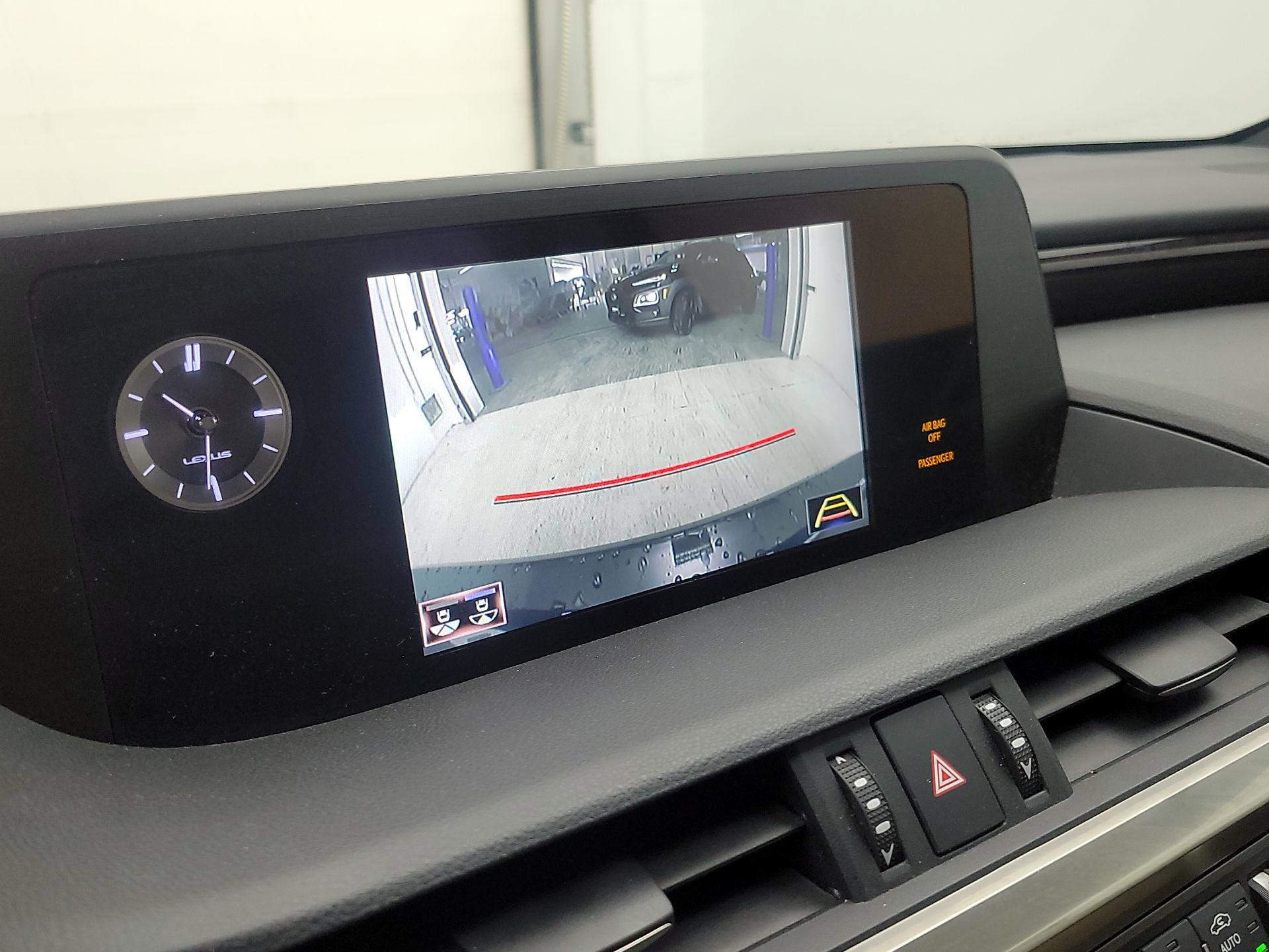 Thumbnail: 2021 Lexus ES - 14