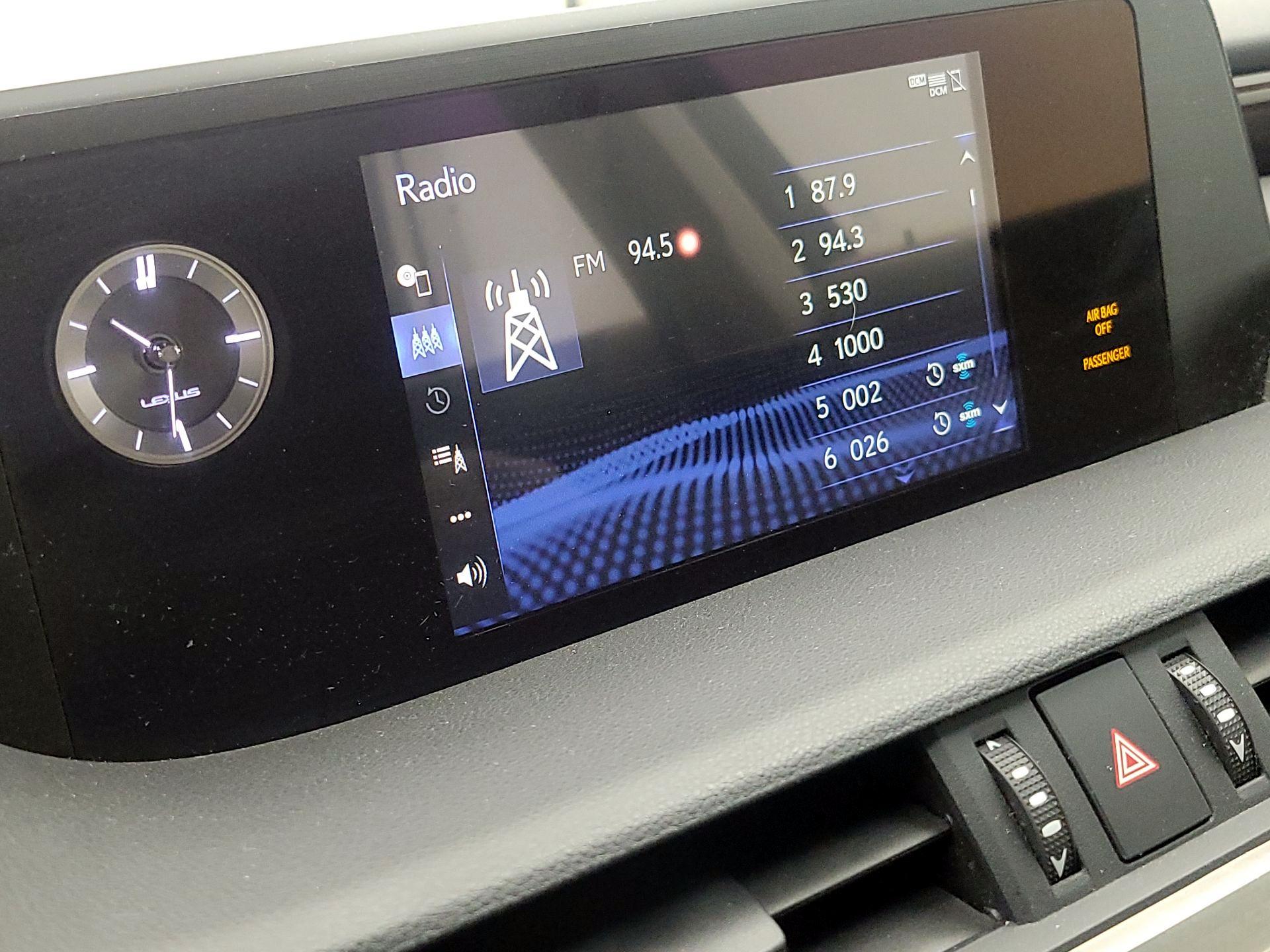 Thumbnail: 2021 Lexus ES - 15