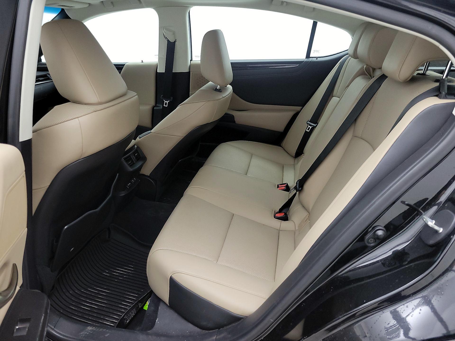 Thumbnail: 2021 Lexus ES - 20